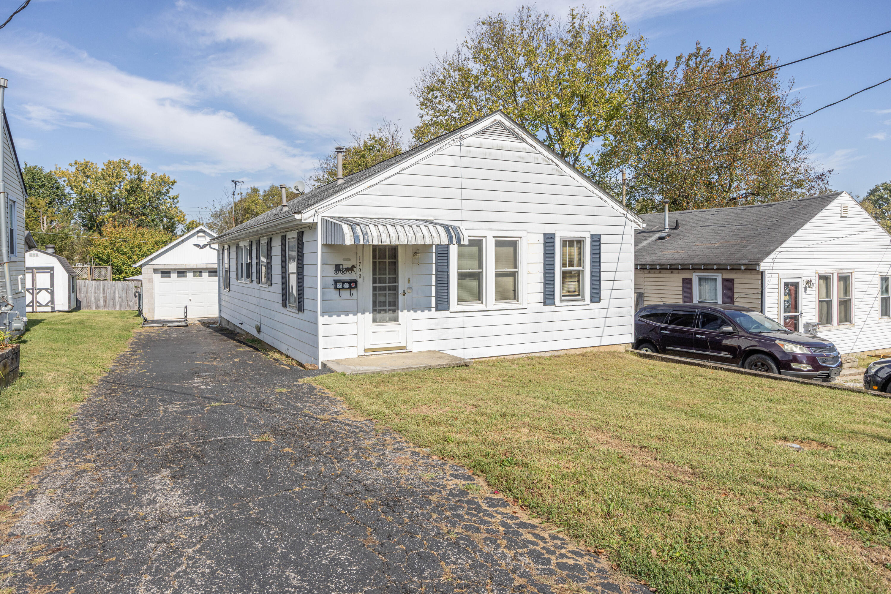 1709 Hinton Street Property Photo 2