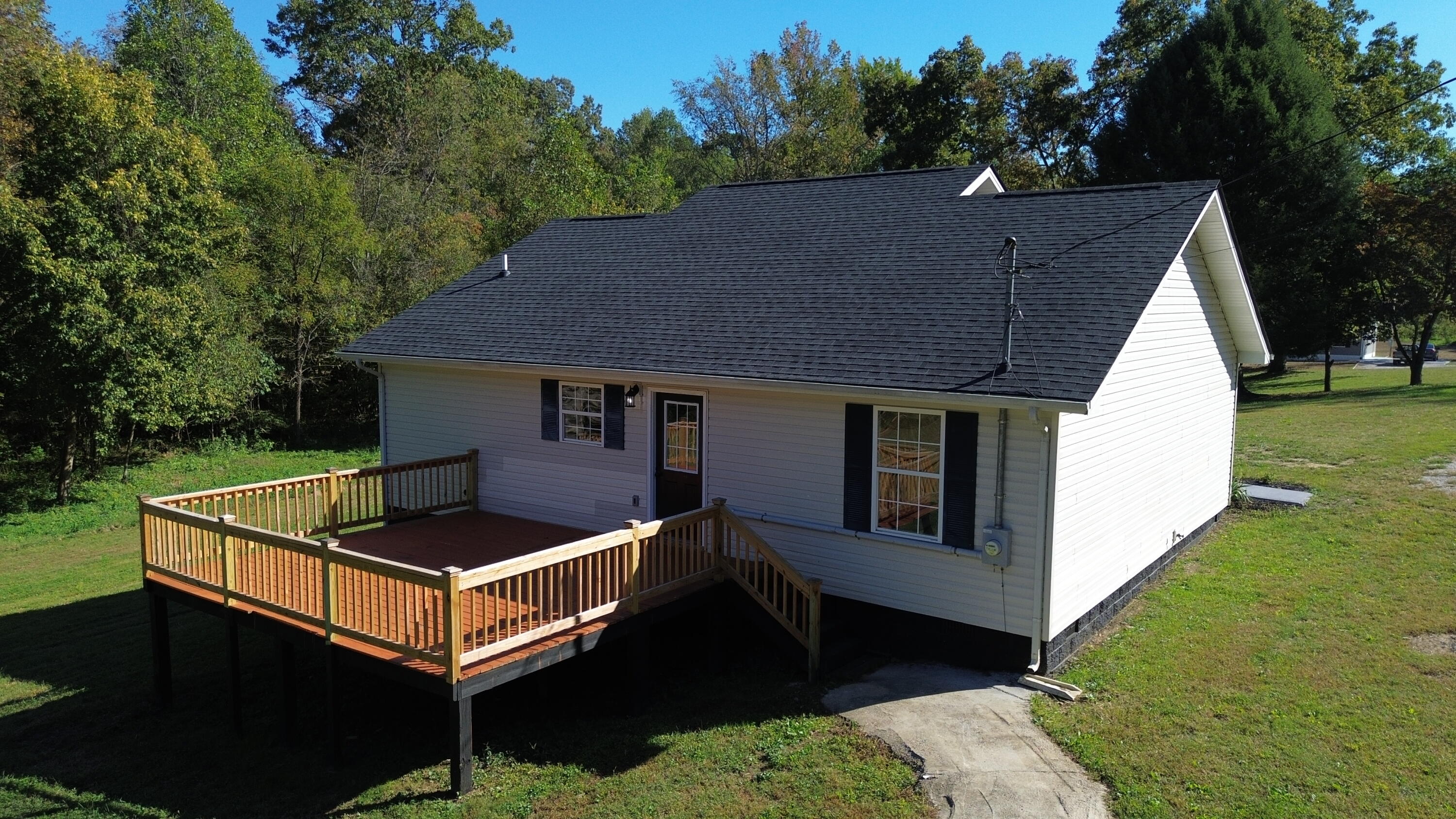 220 Moore Hill Avenue Property Photo 3