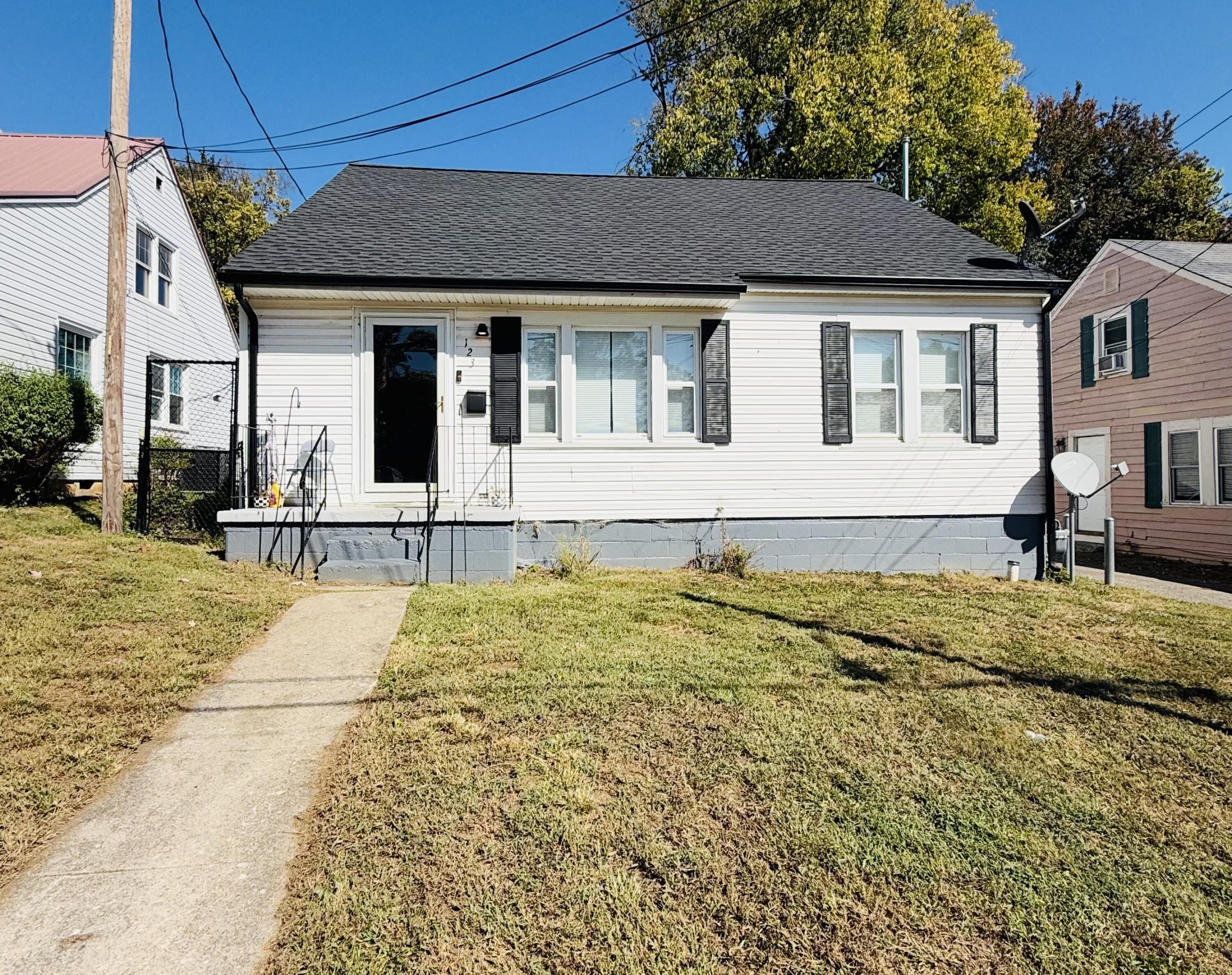 123 E 9th Street Property Photo 1