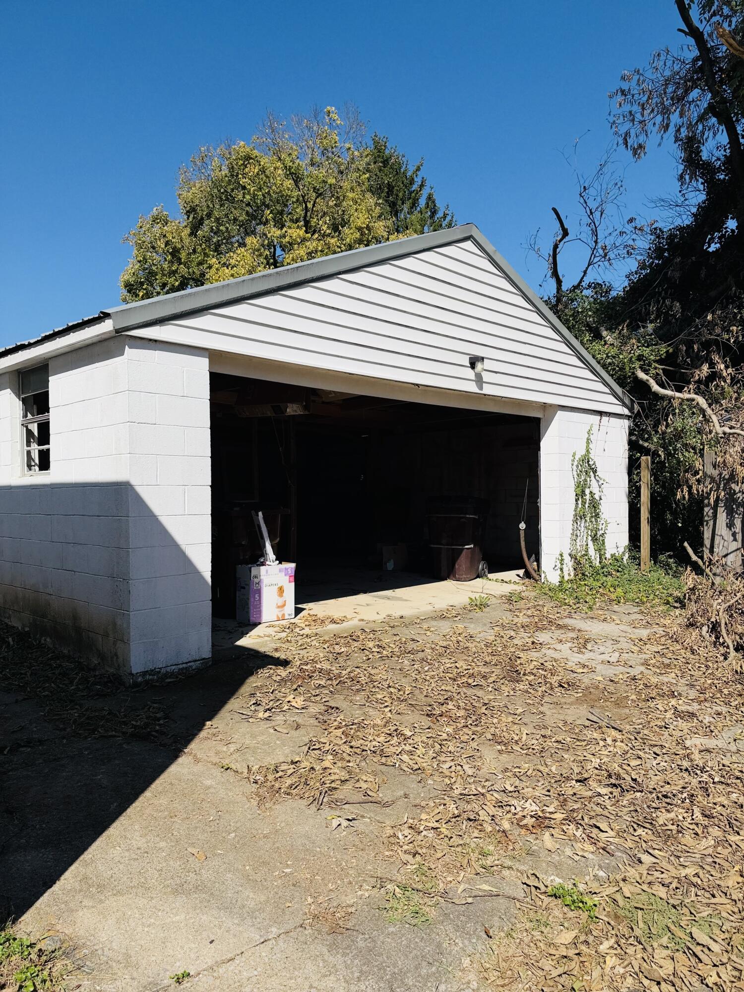 123 E 9th Street Property Photo 3