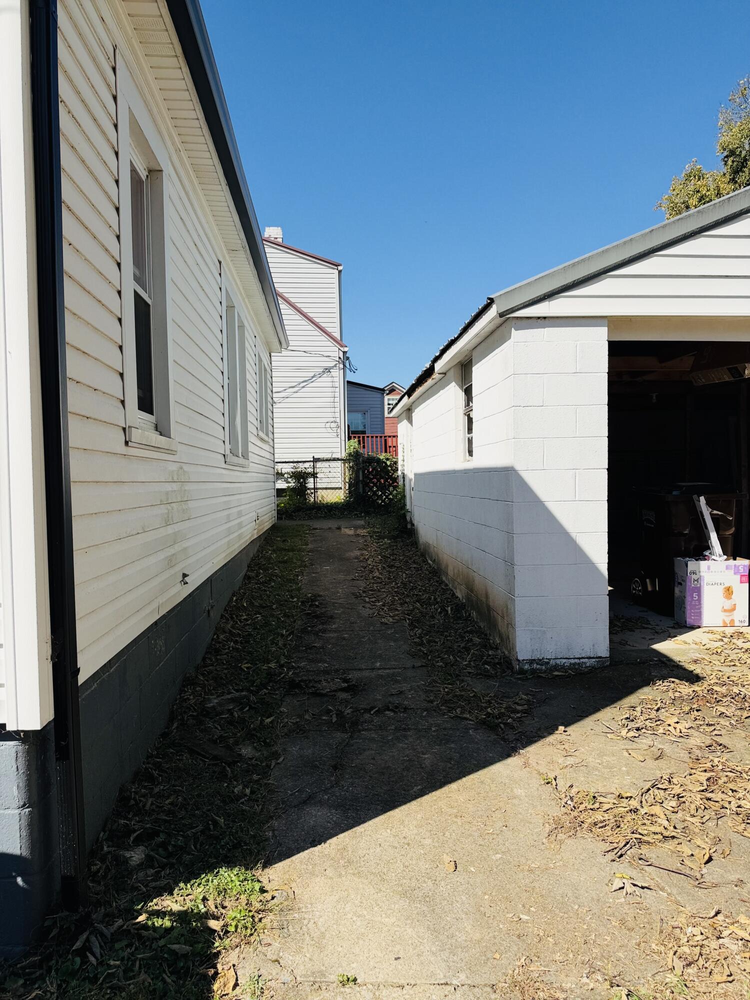 123 E 9th Street Property Photo 4