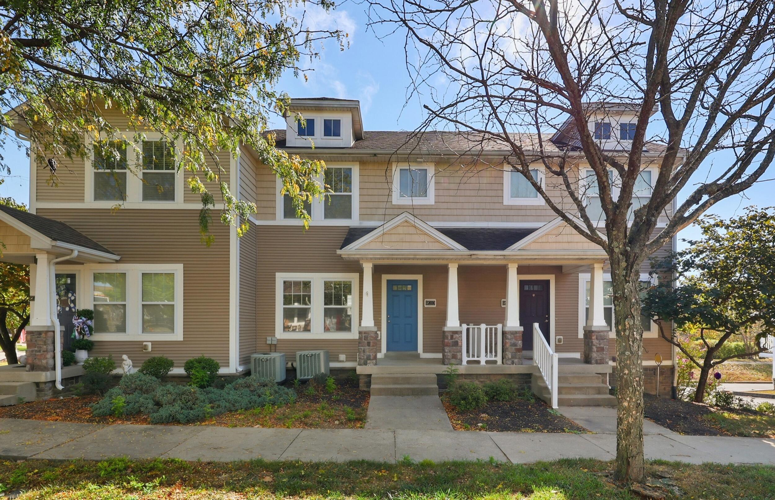 255 Towne Square Park Property Photo 1