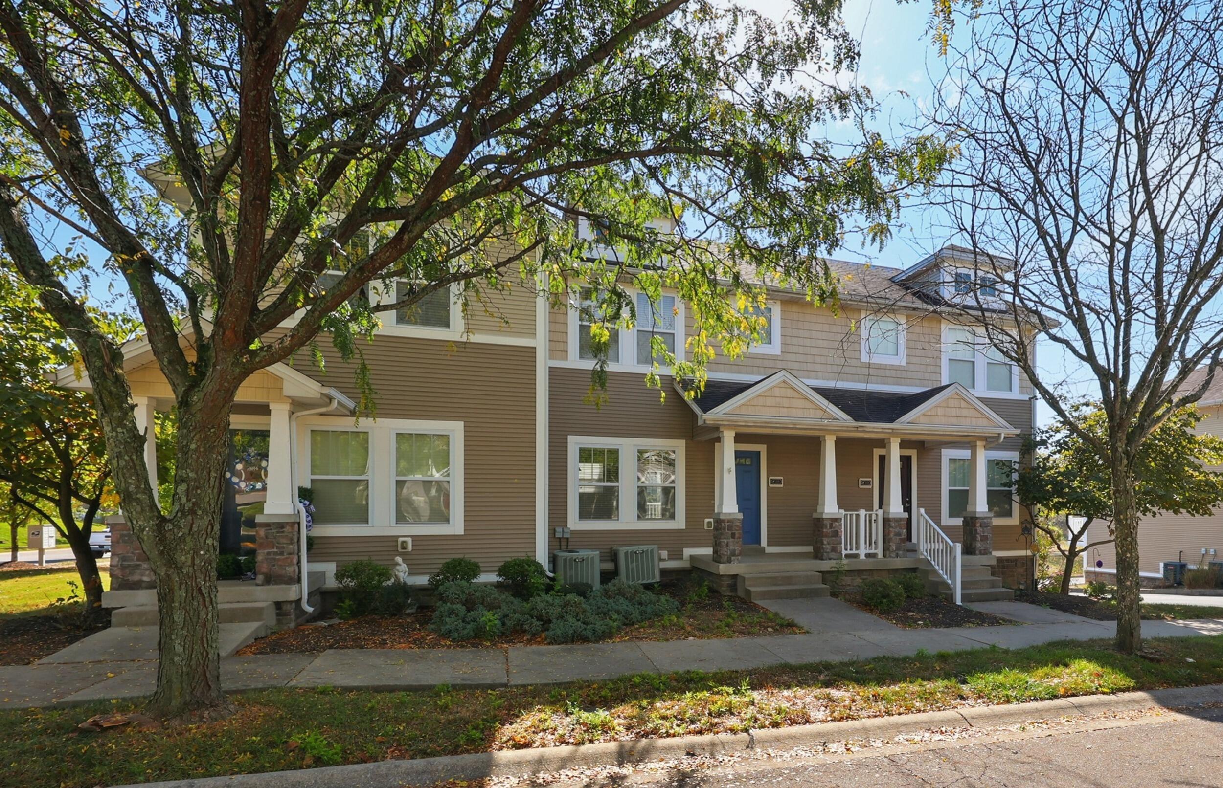 255 Towne Square Park Property Photo 2