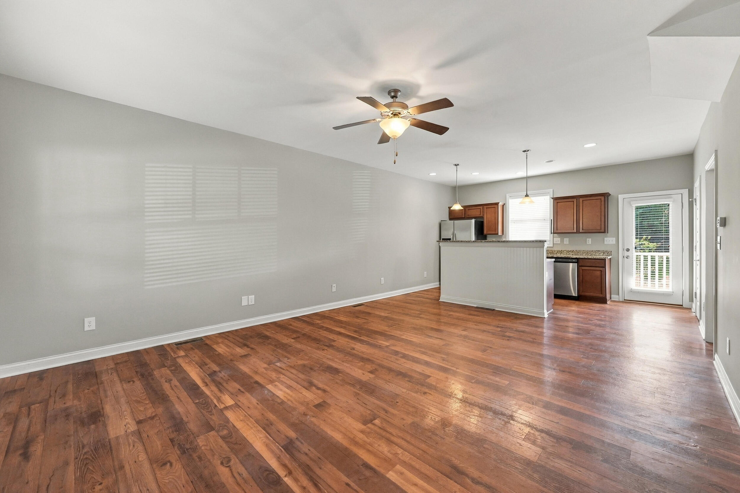 255 Towne Square Park Property Photo 5