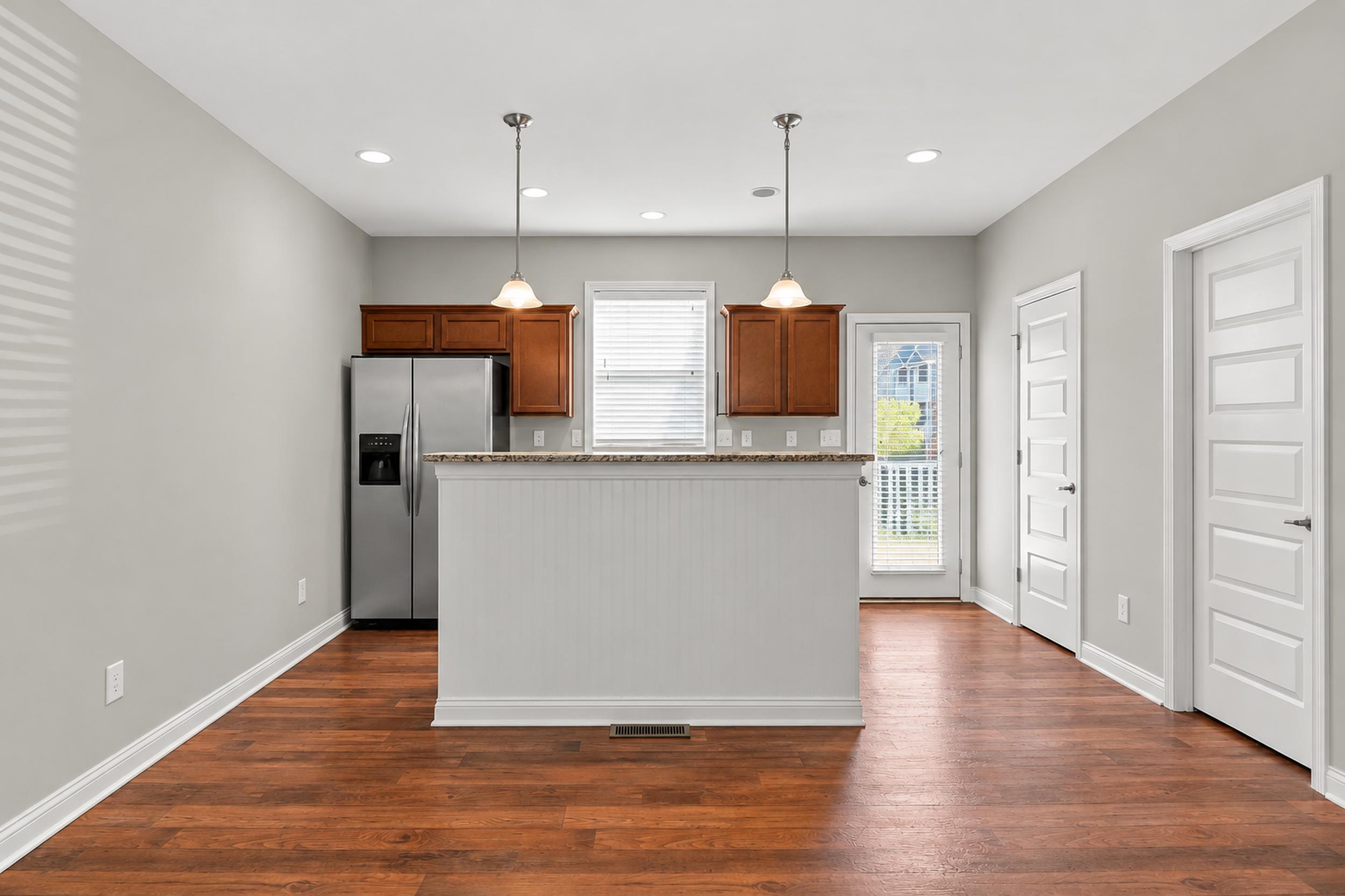 255 Towne Square Park Property Photo 8