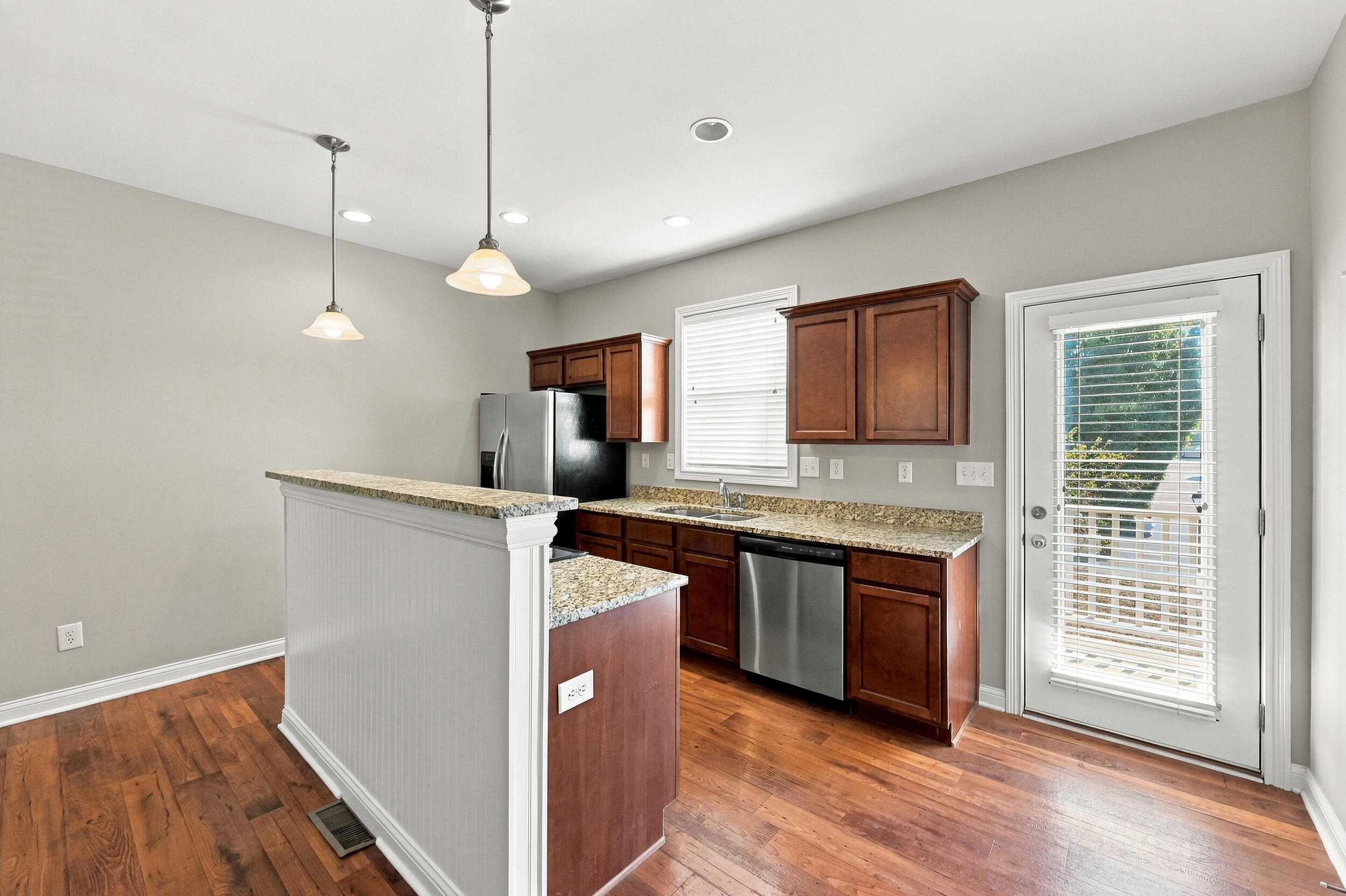 255 Towne Square Park Property Photo 9