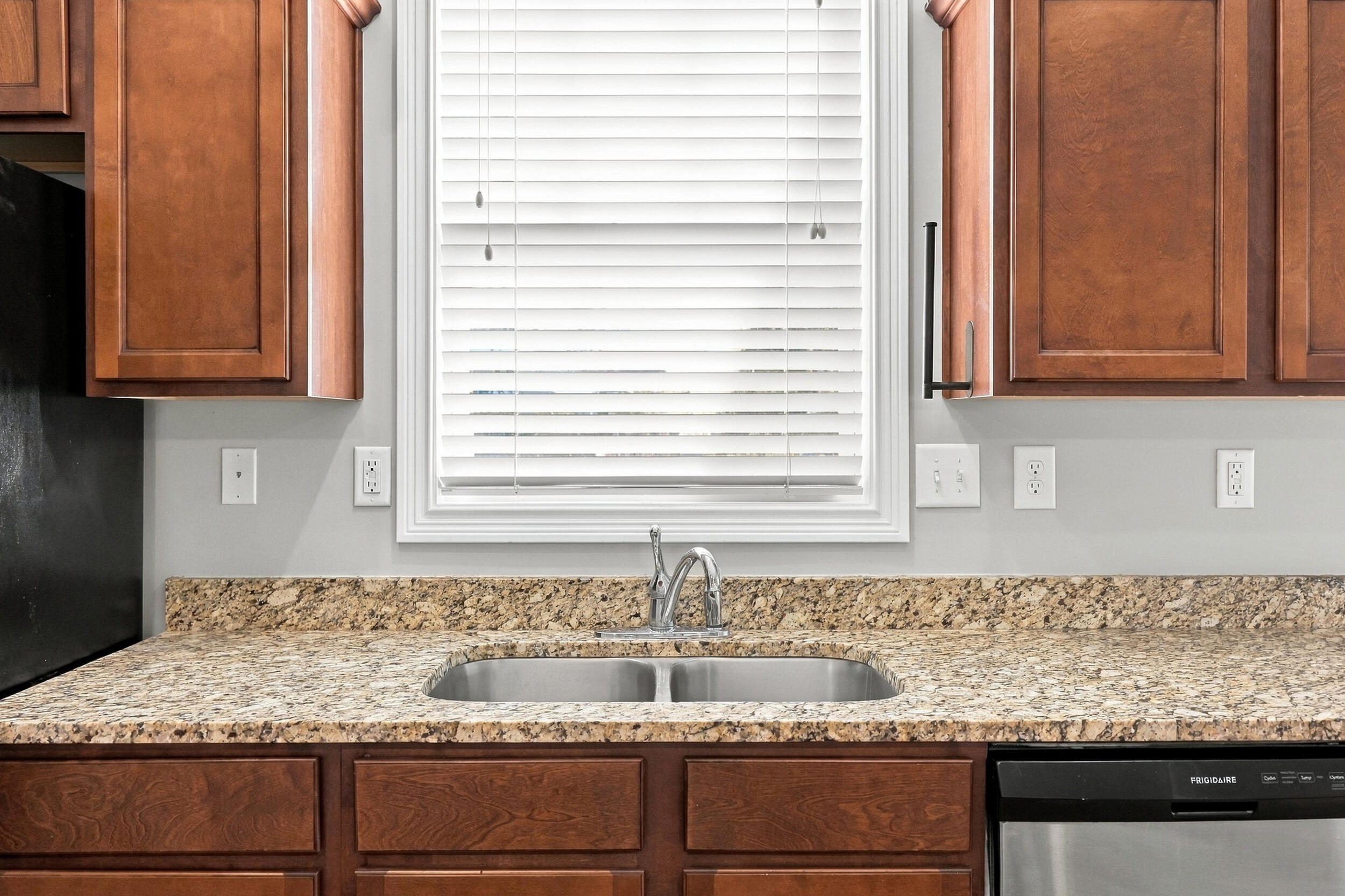 255 Towne Square Park Property Photo 12