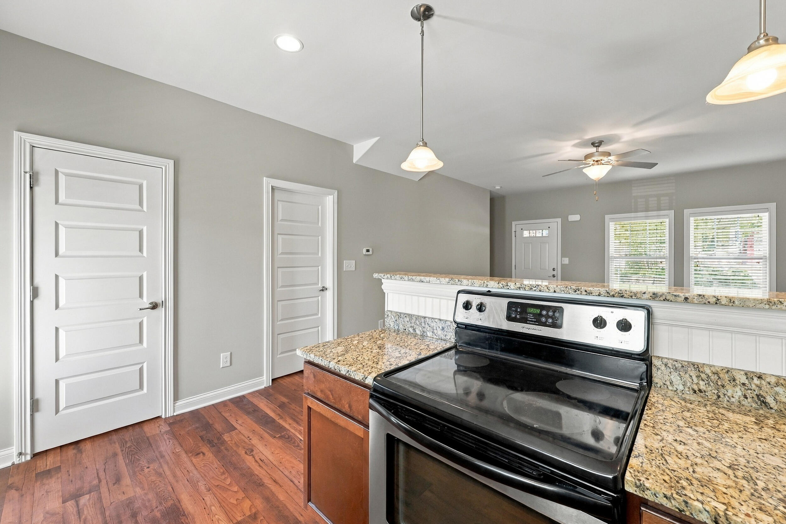 255 Towne Square Park Property Photo 13