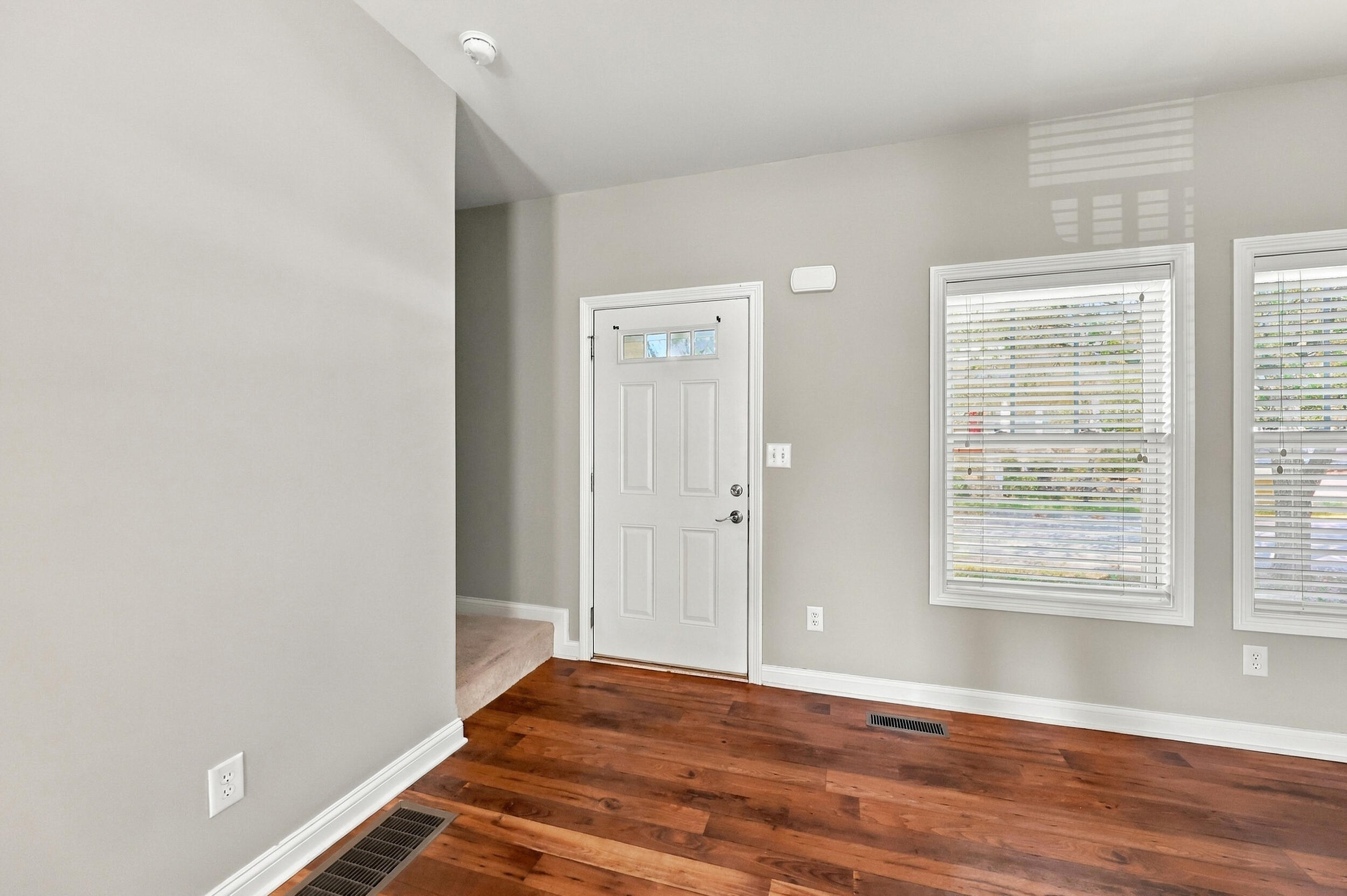 255 Towne Square Park Property Photo 15