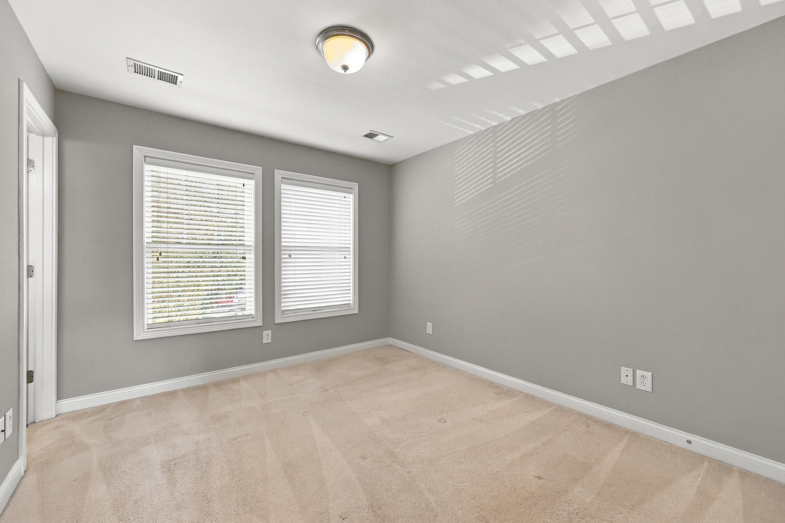 255 Towne Square Park Property Photo 16