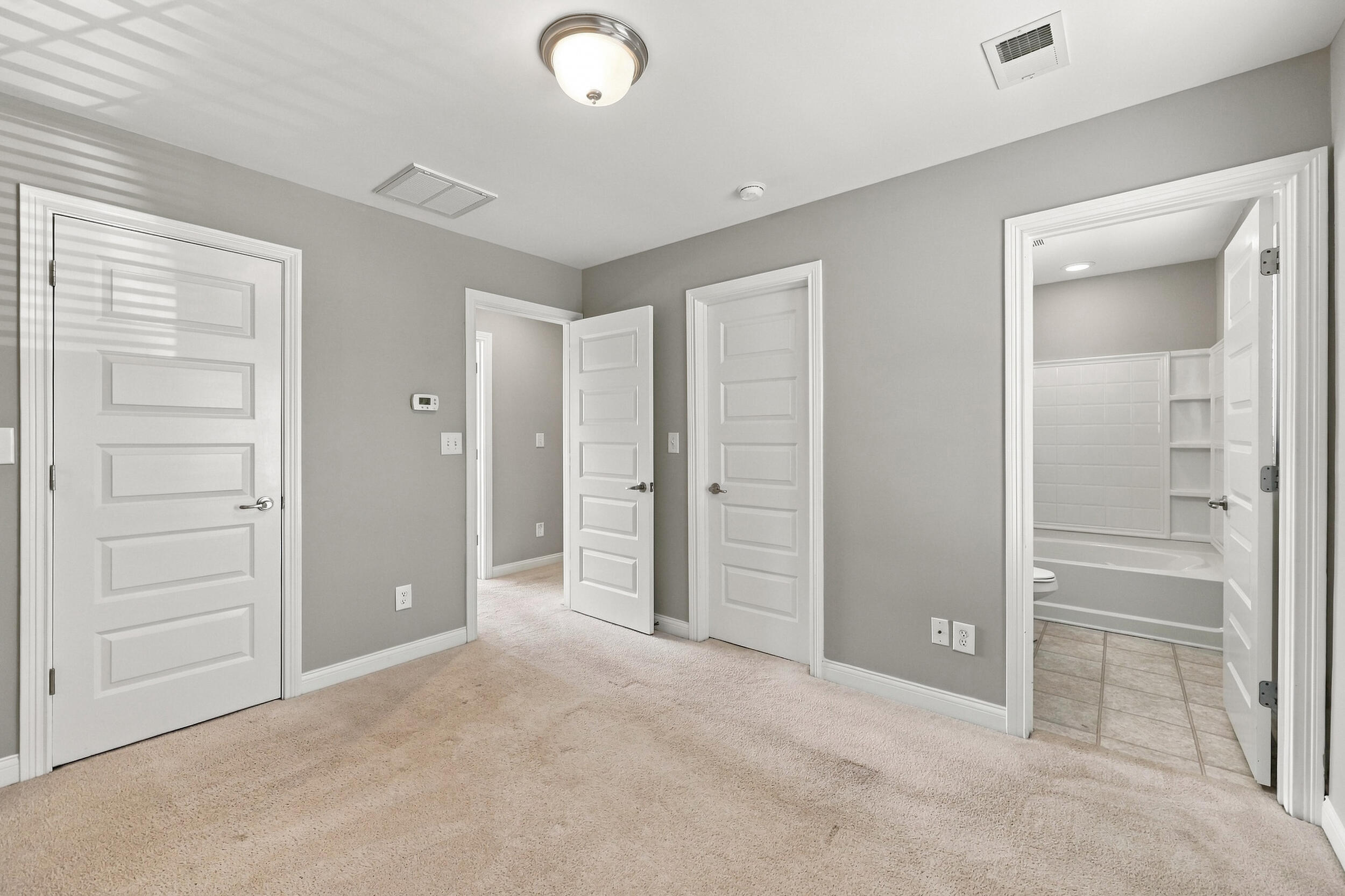 255 Towne Square Park Property Photo 17