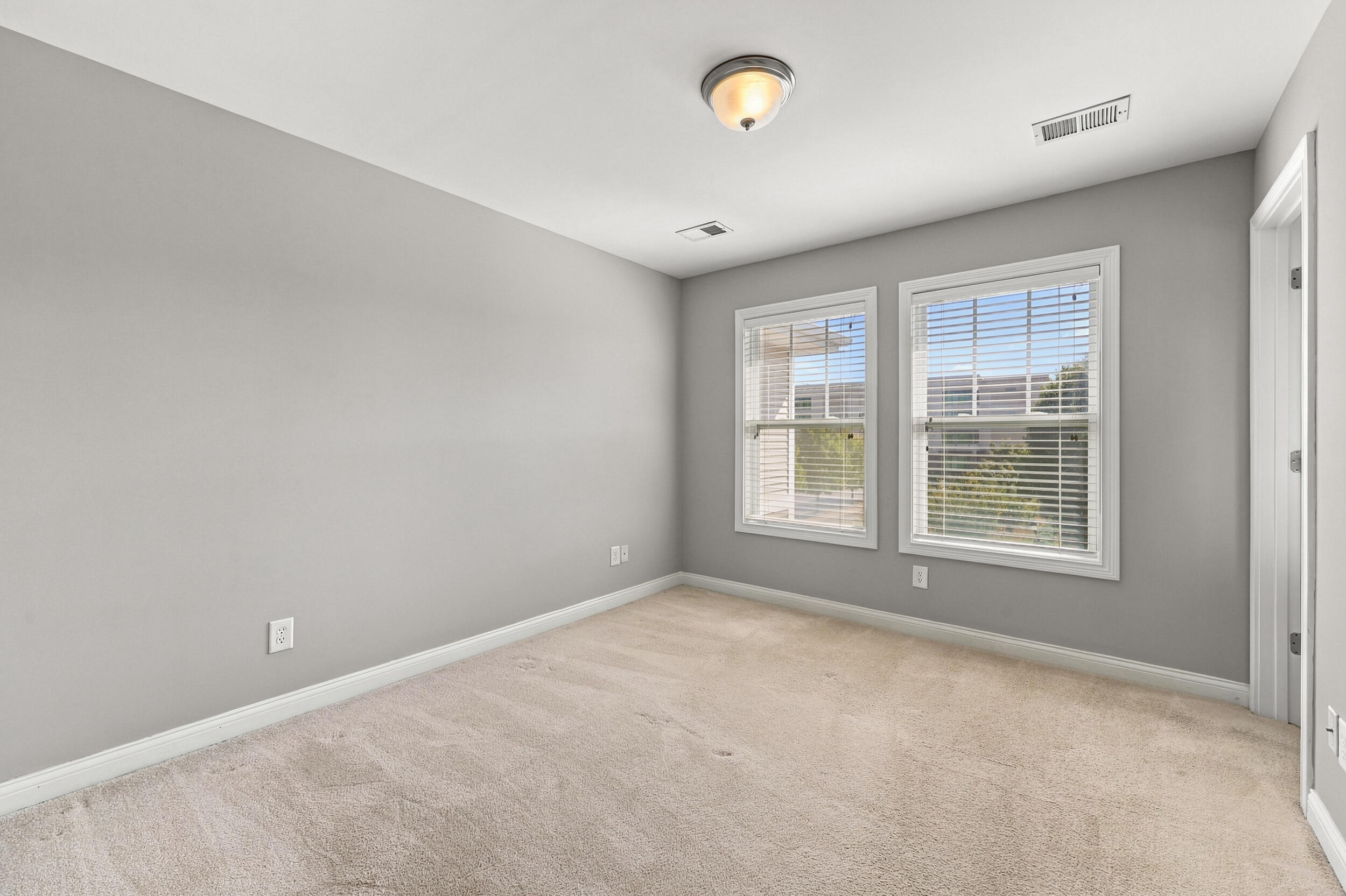 255 Towne Square Park Property Photo 19