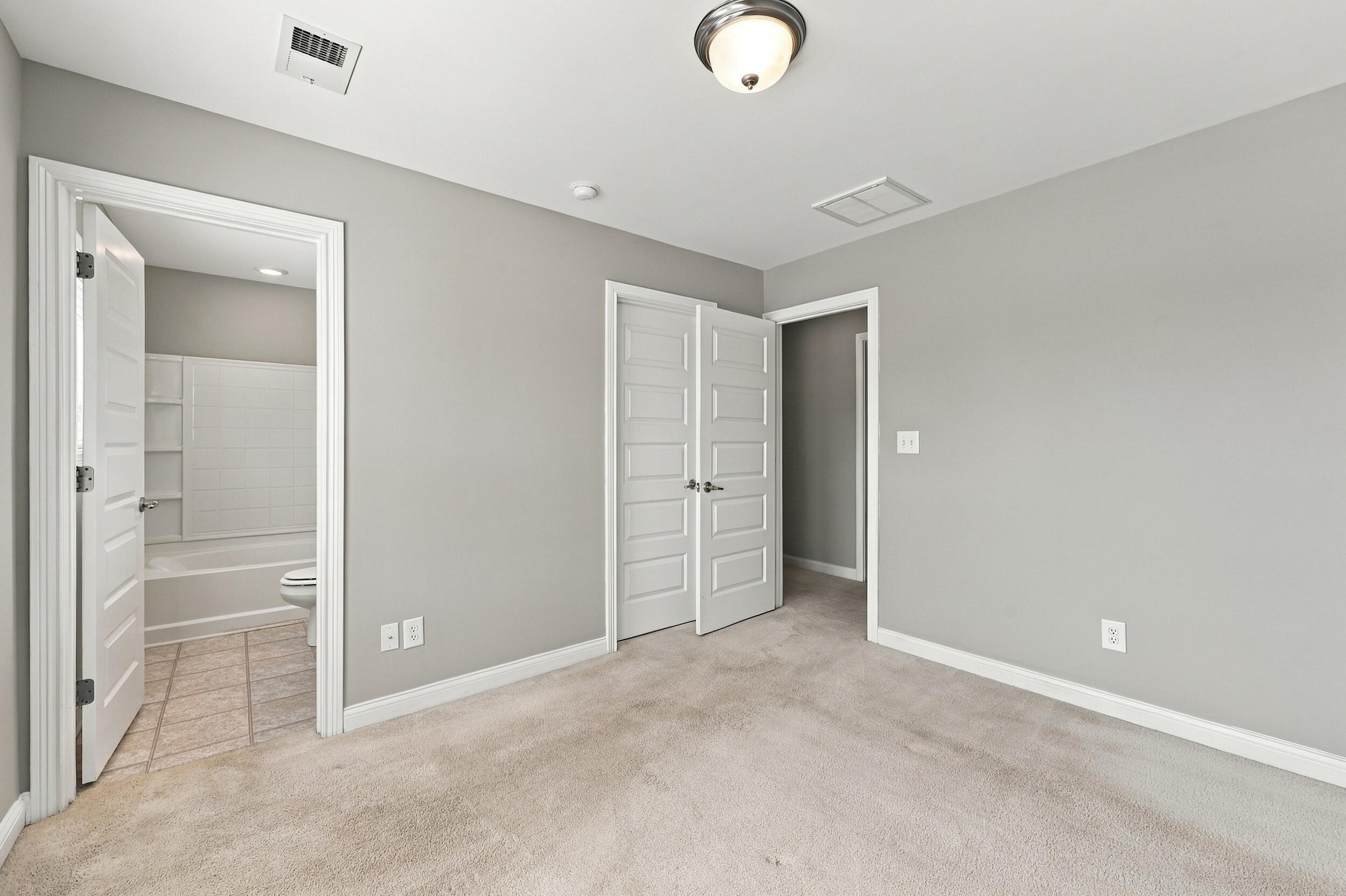 255 Towne Square Park Property Photo 20