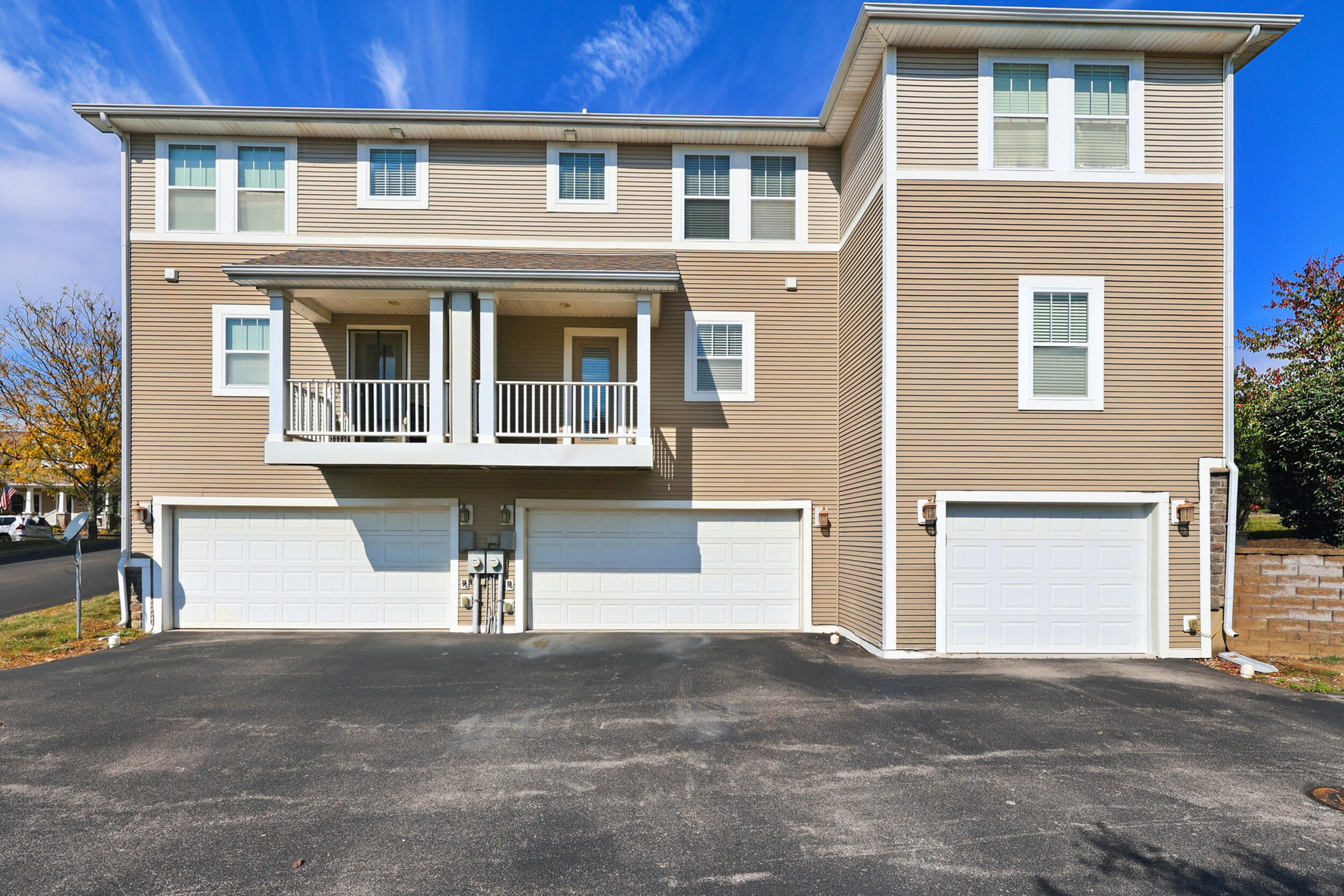 255 Towne Square Park Property Photo 30