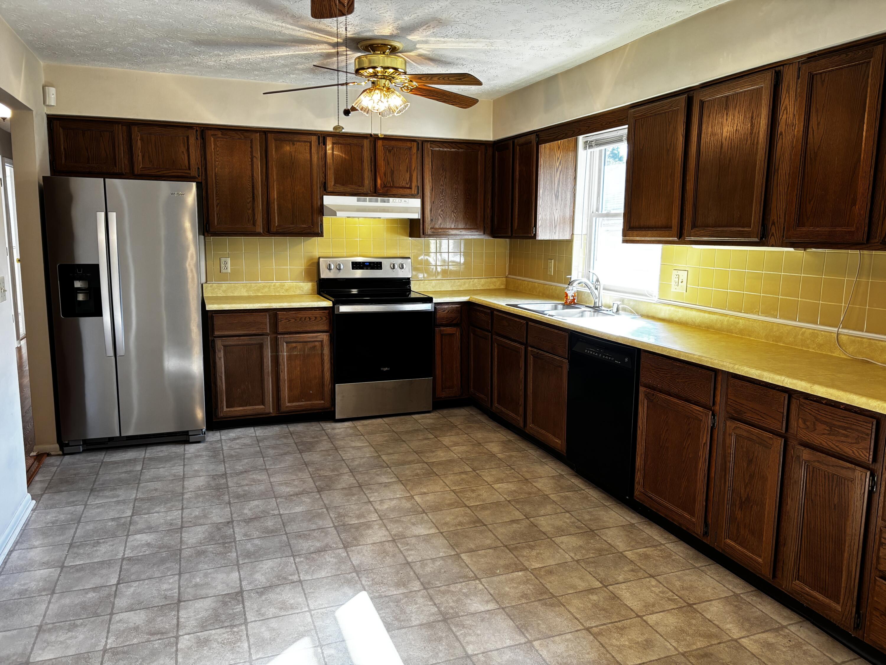 636 Alfa Drive Property Photo 6
