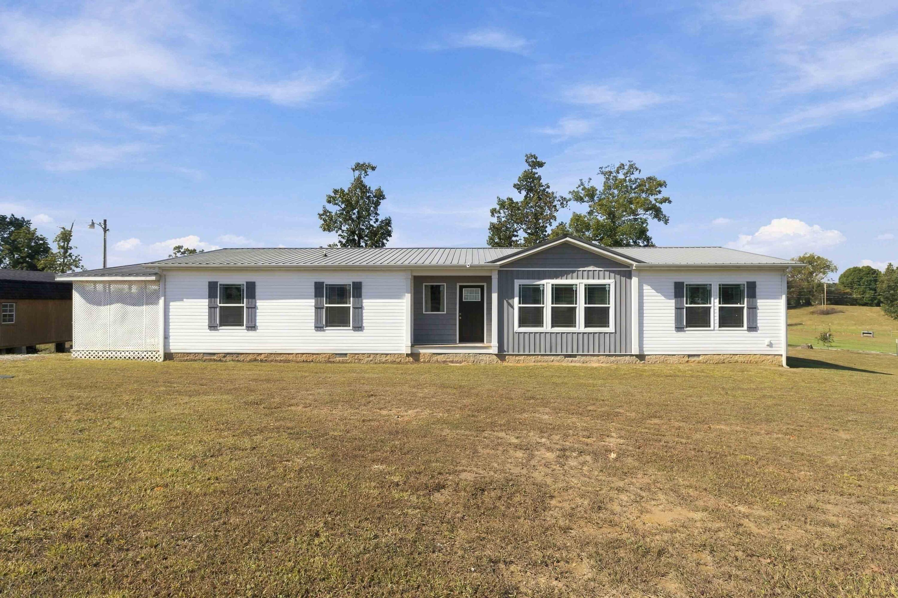401 Meadows Grove Road Property Photo 3