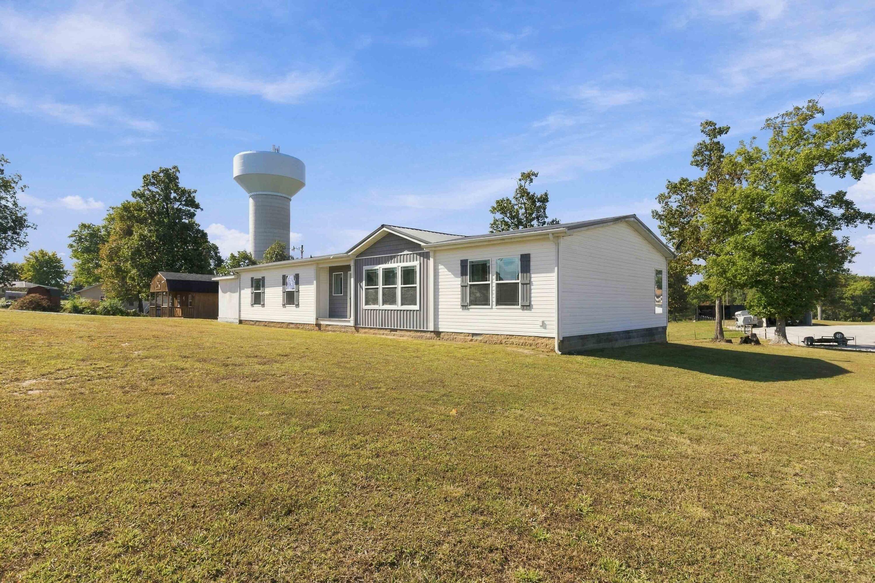 401 Meadows Grove Road Property Photo 4