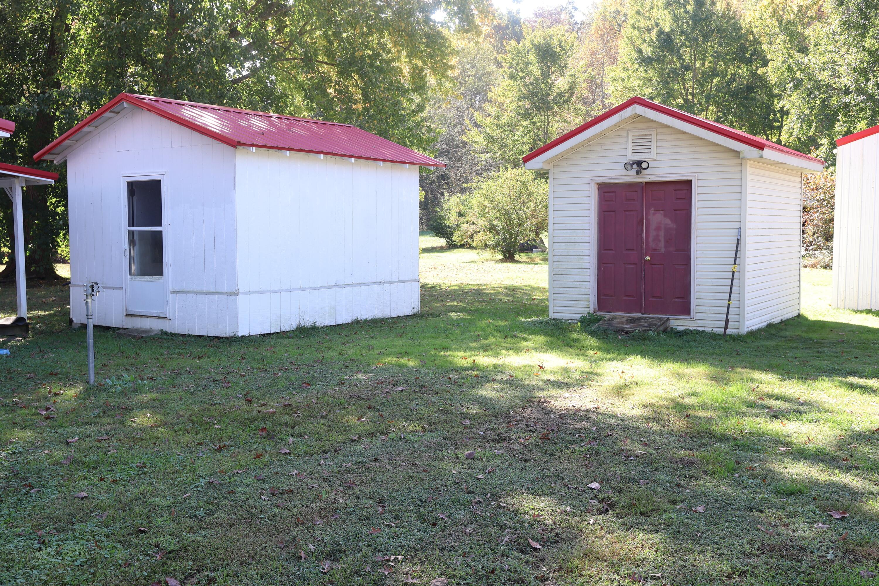 9466 Spencer Road Property Photo 8