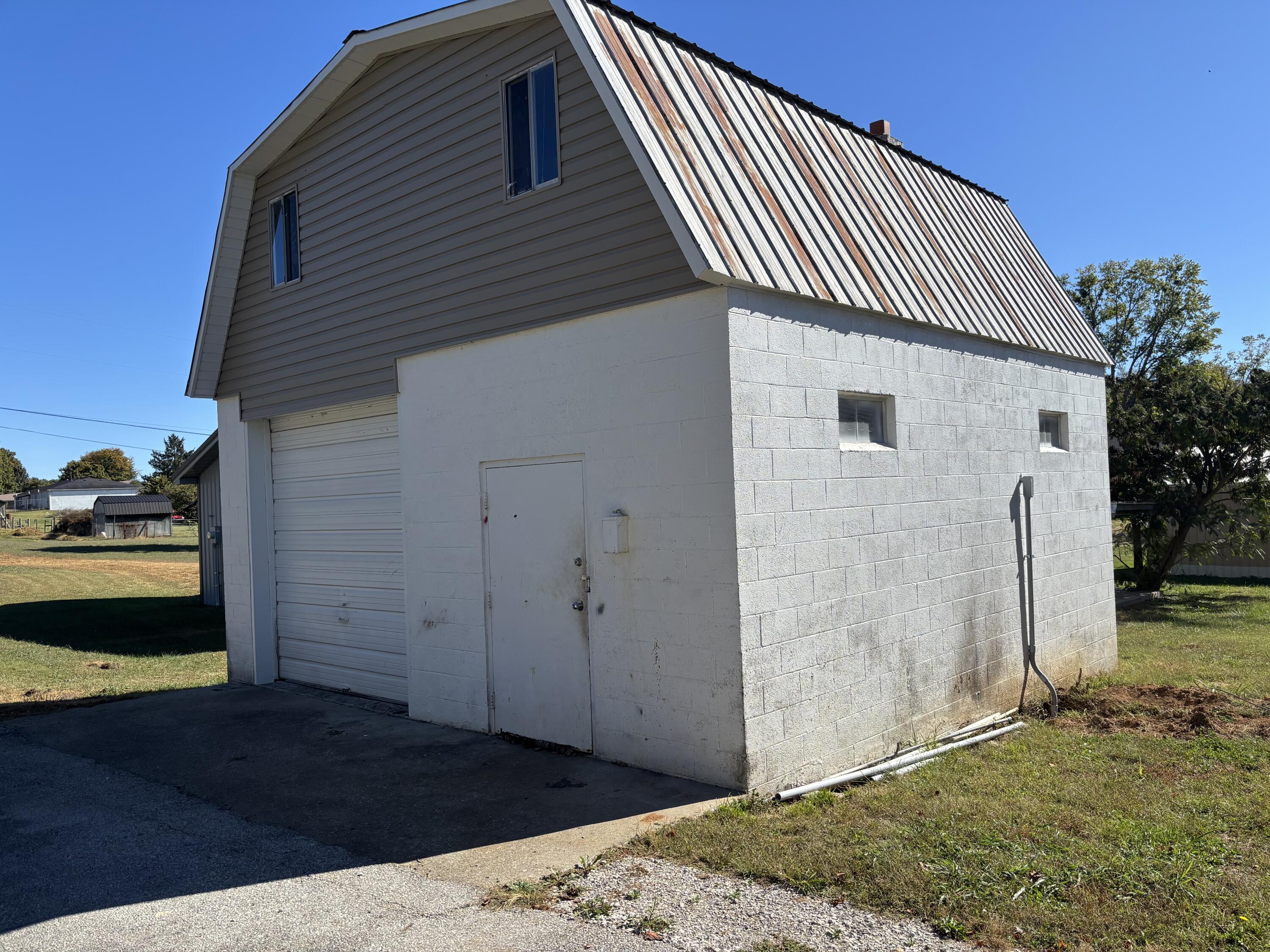 240 Lovell Lane Property Photo 4