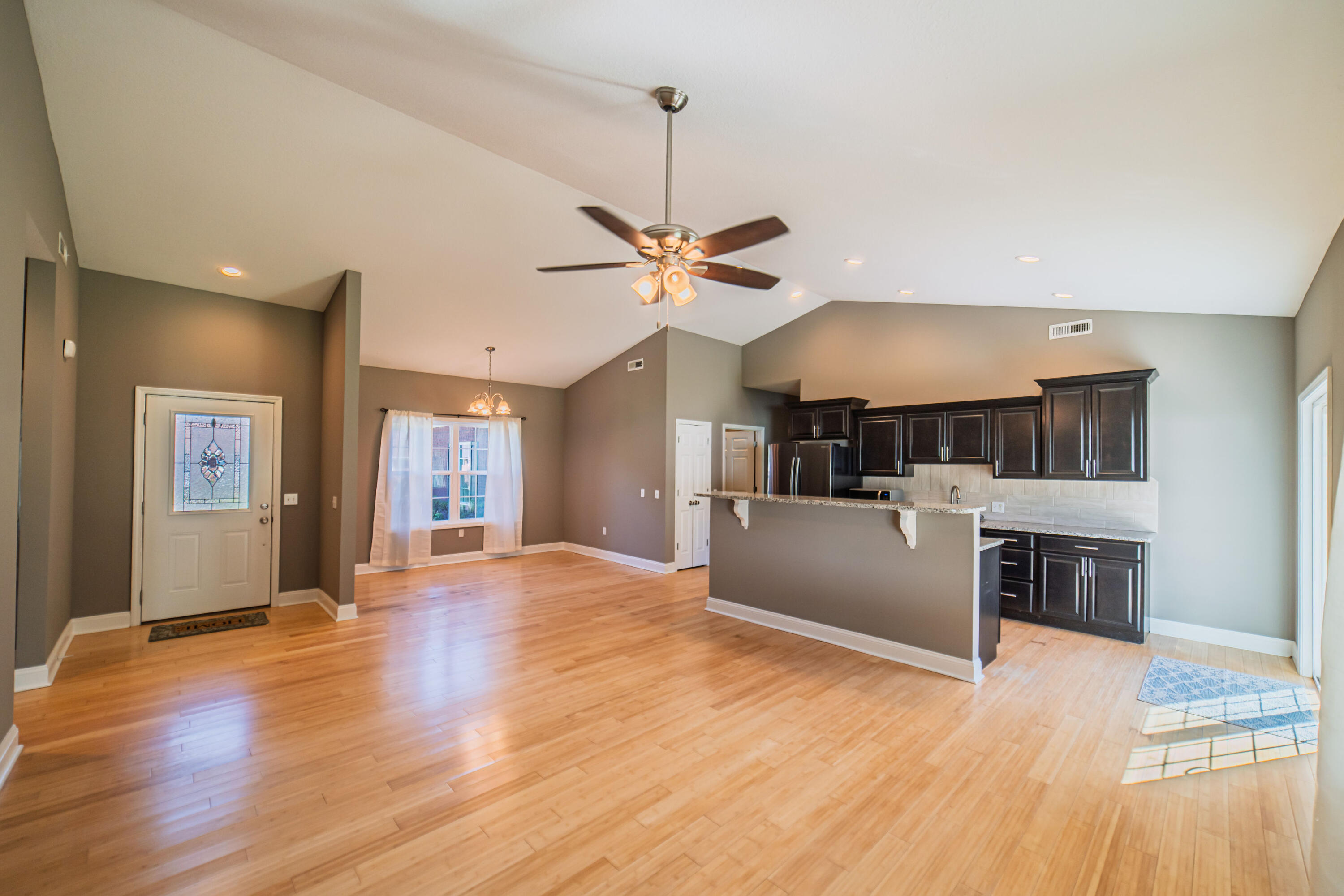 1709 Holiday Drive Property Photo 4