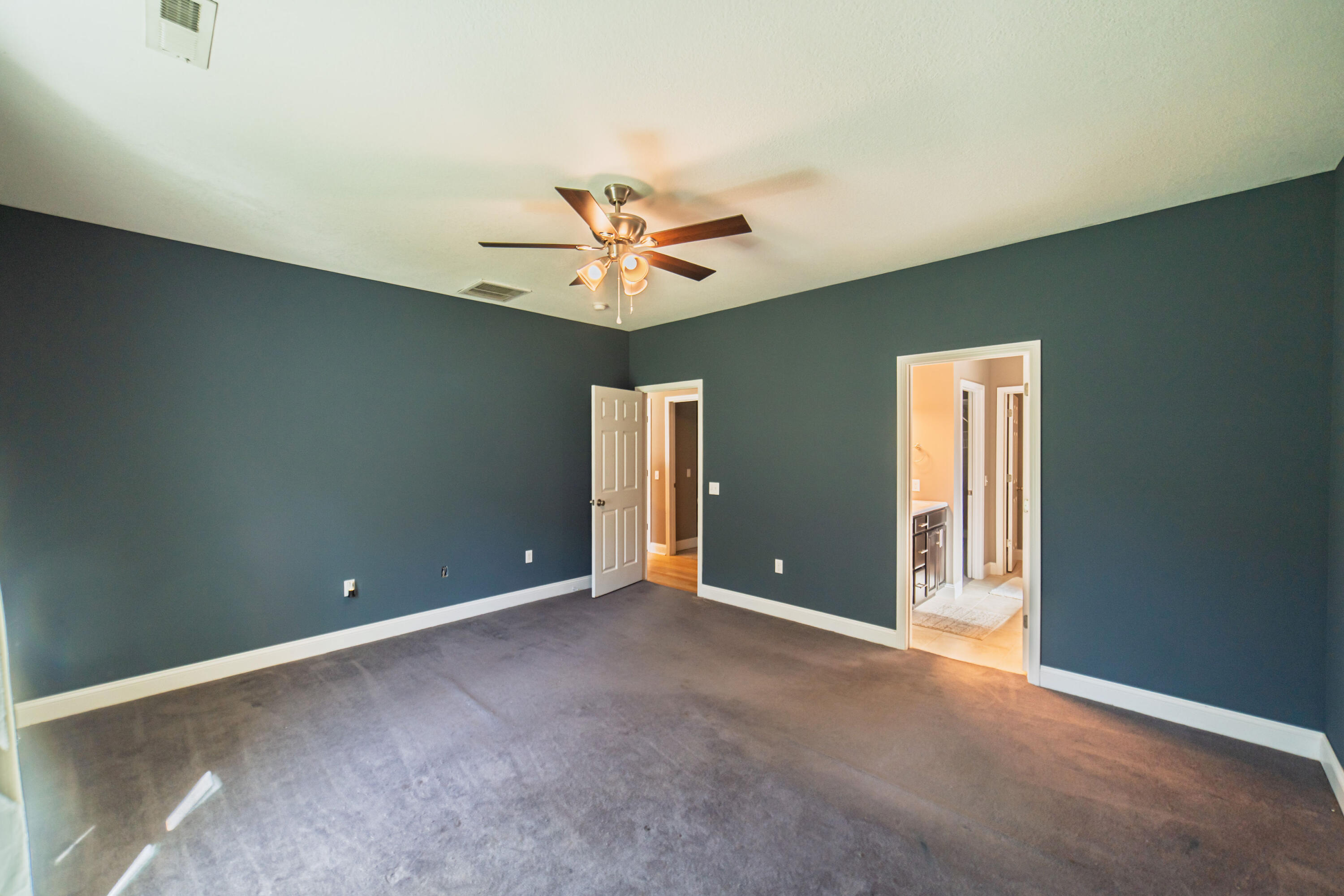 1709 Holiday Drive Property Photo 12