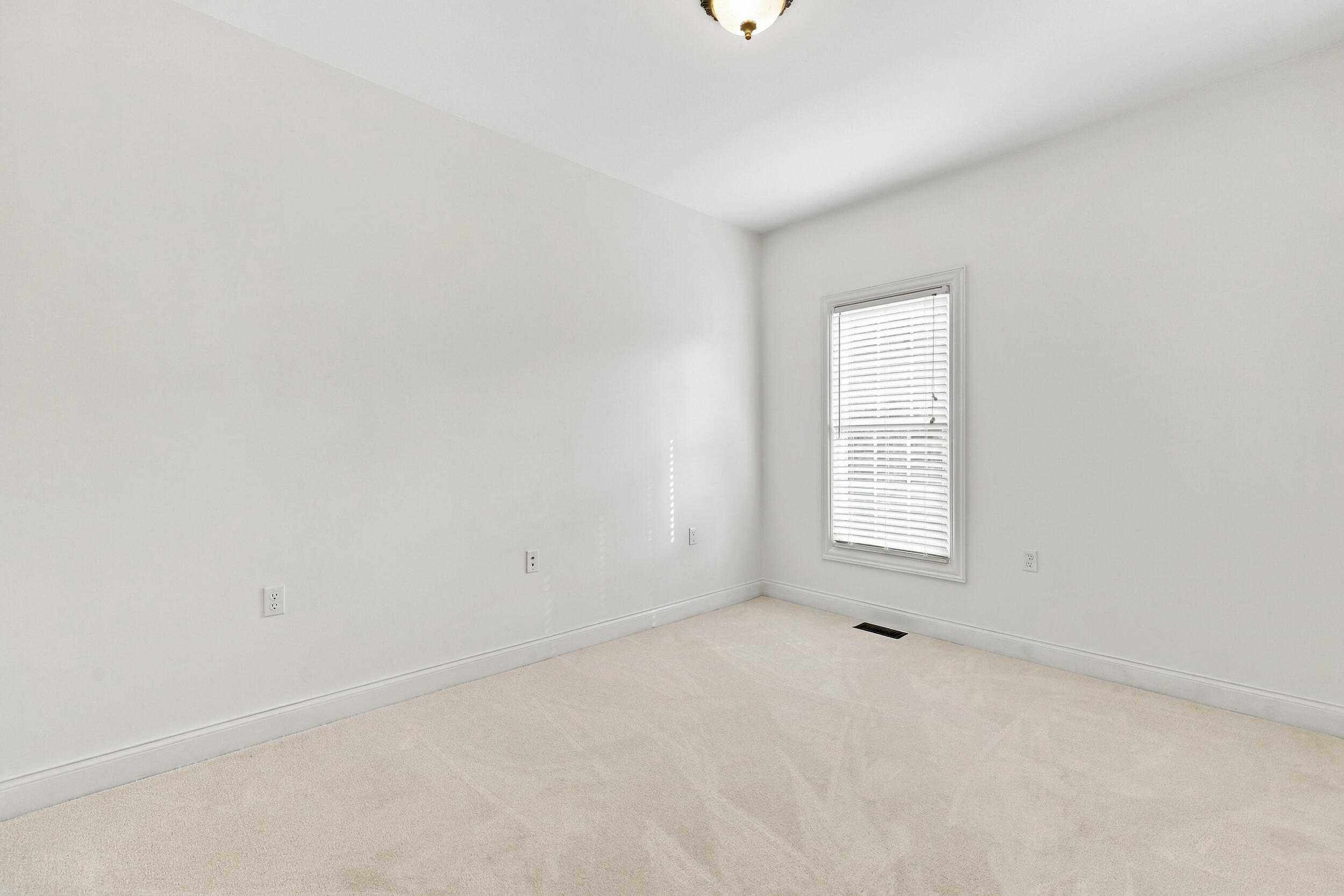 131 Oak Meadow Drive Property Photo 18