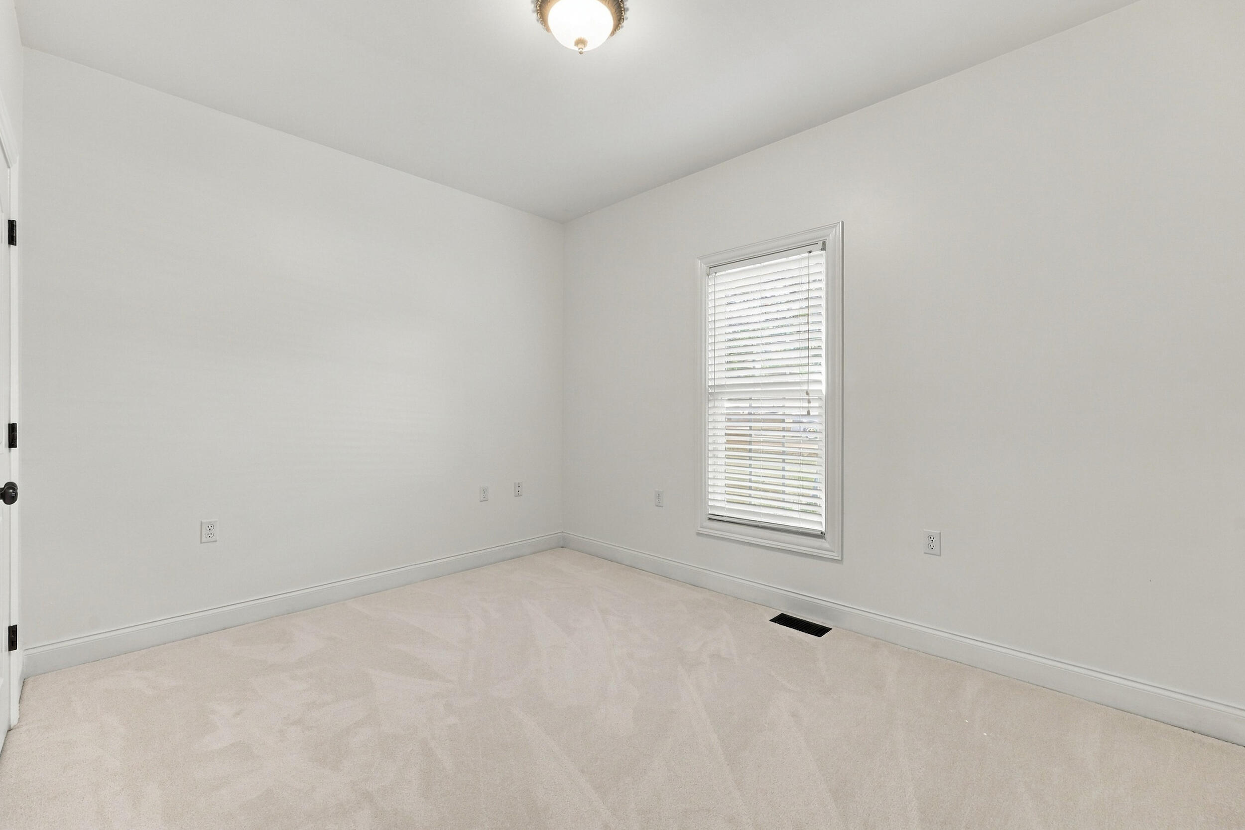 131 Oak Meadow Drive Property Photo 23