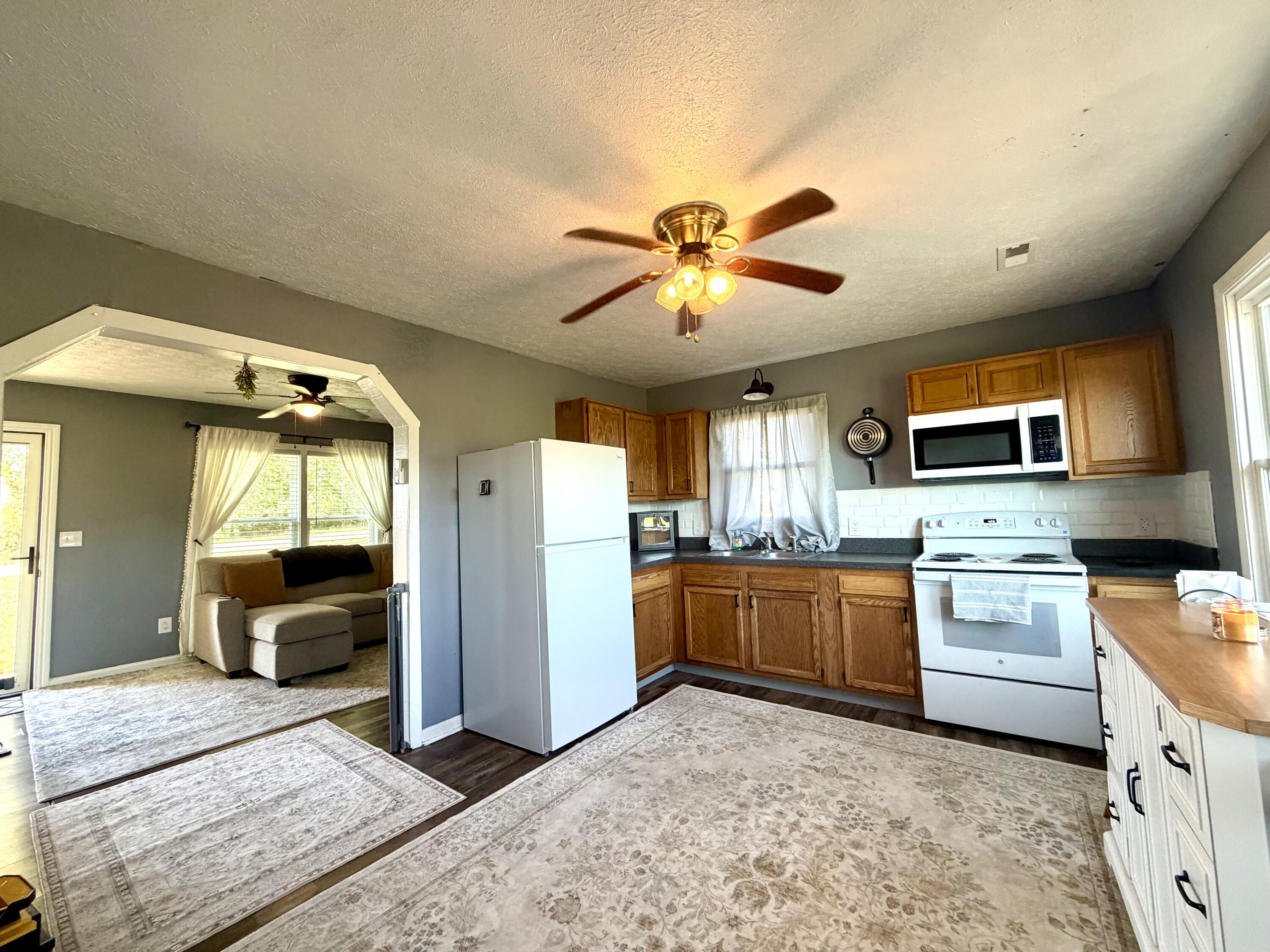 206 Battle Road Property Photo 5