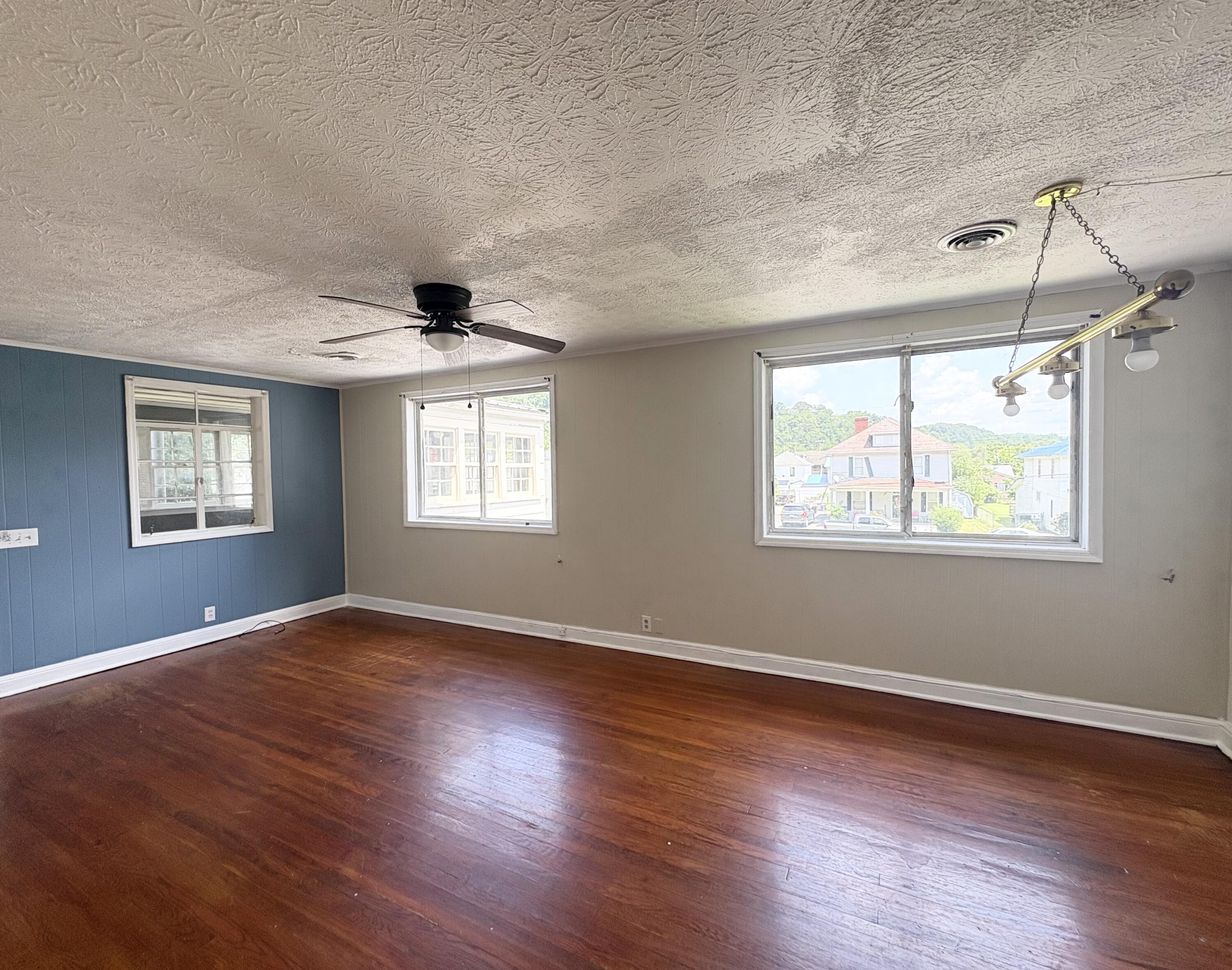 205 Frank Street Property Photo 3