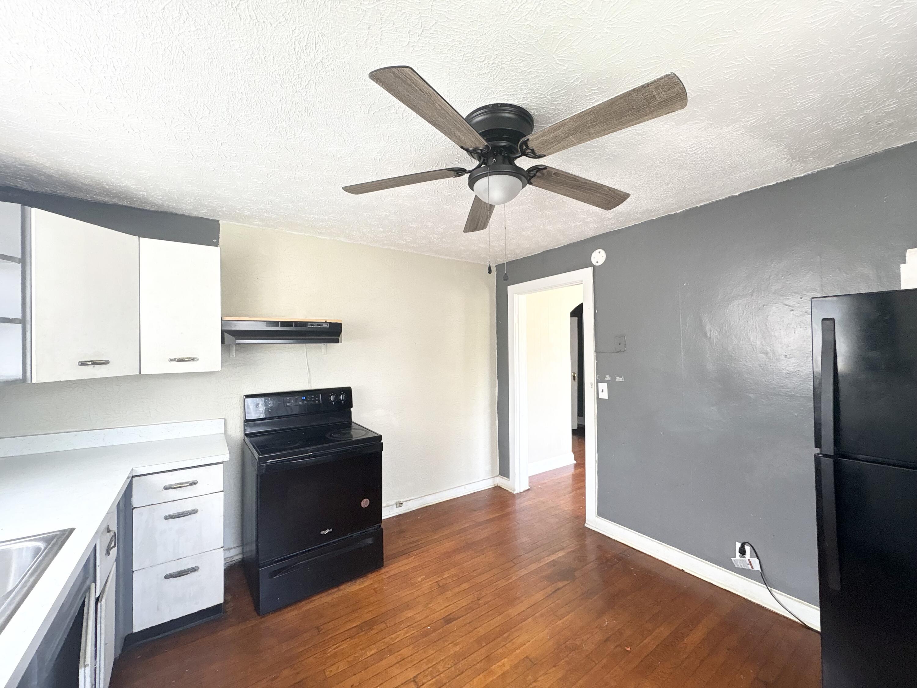 205 Frank Street Property Photo 4