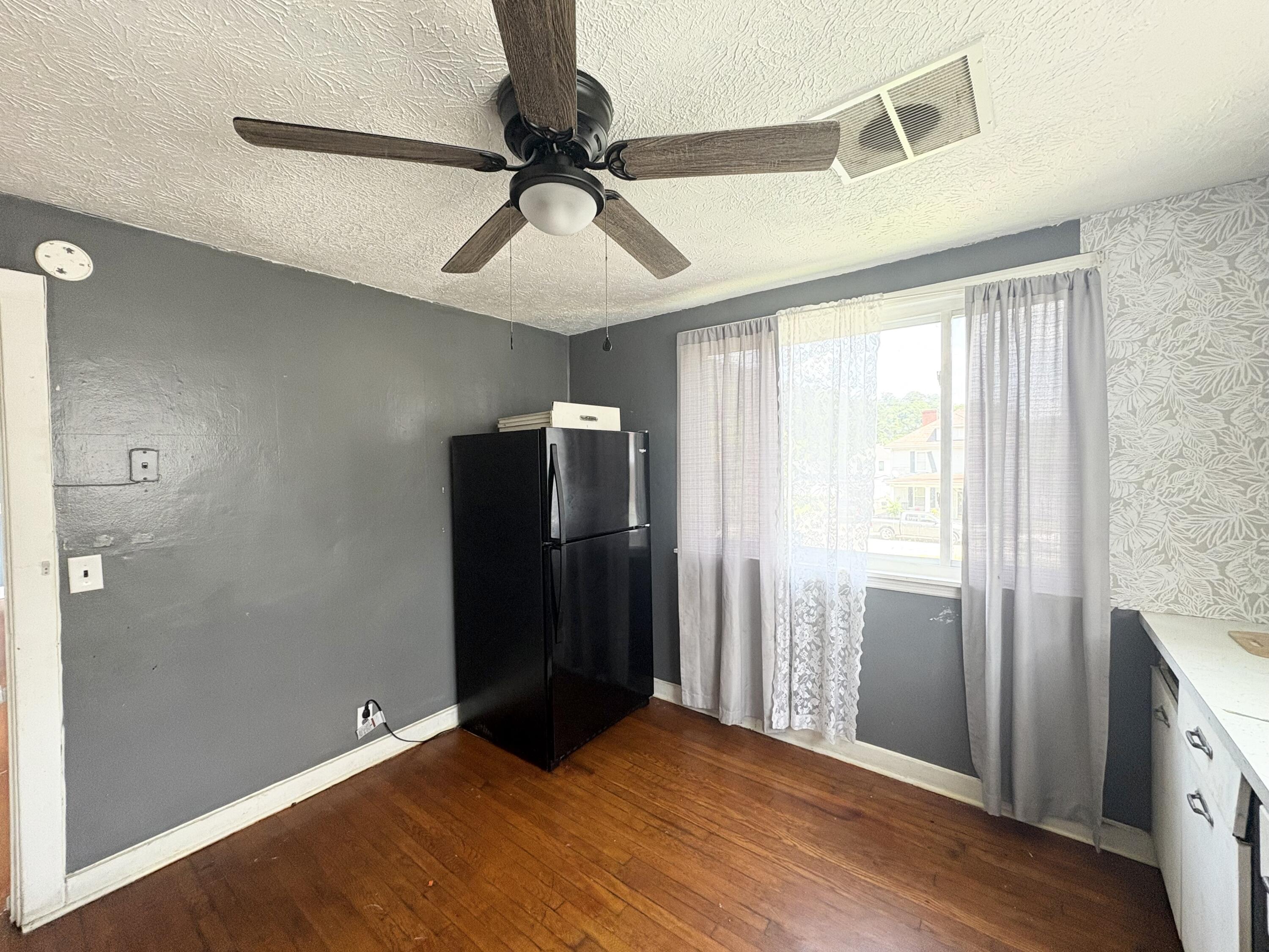 205 Frank Street Property Photo 5