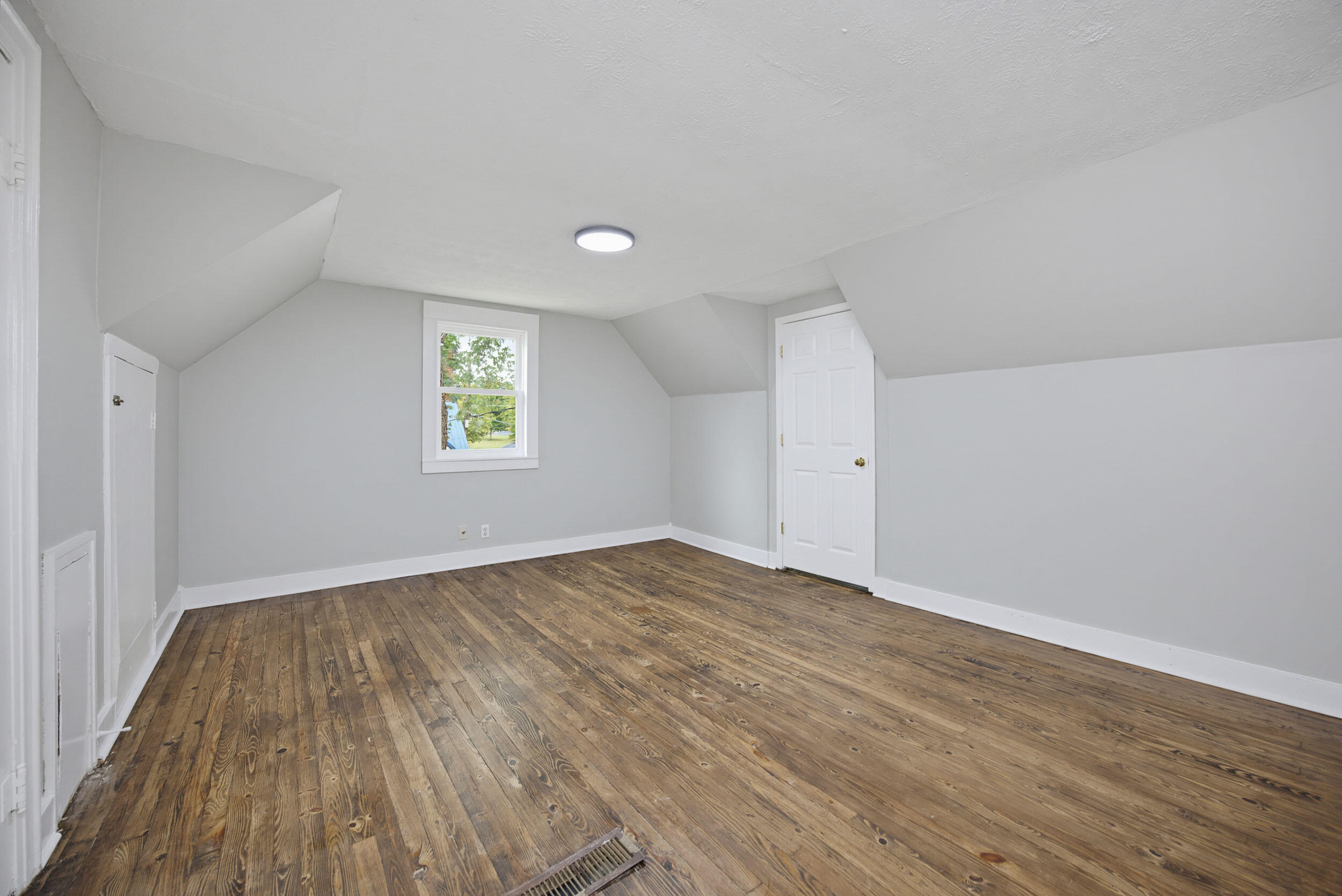 324 N East Street Property Photo 13