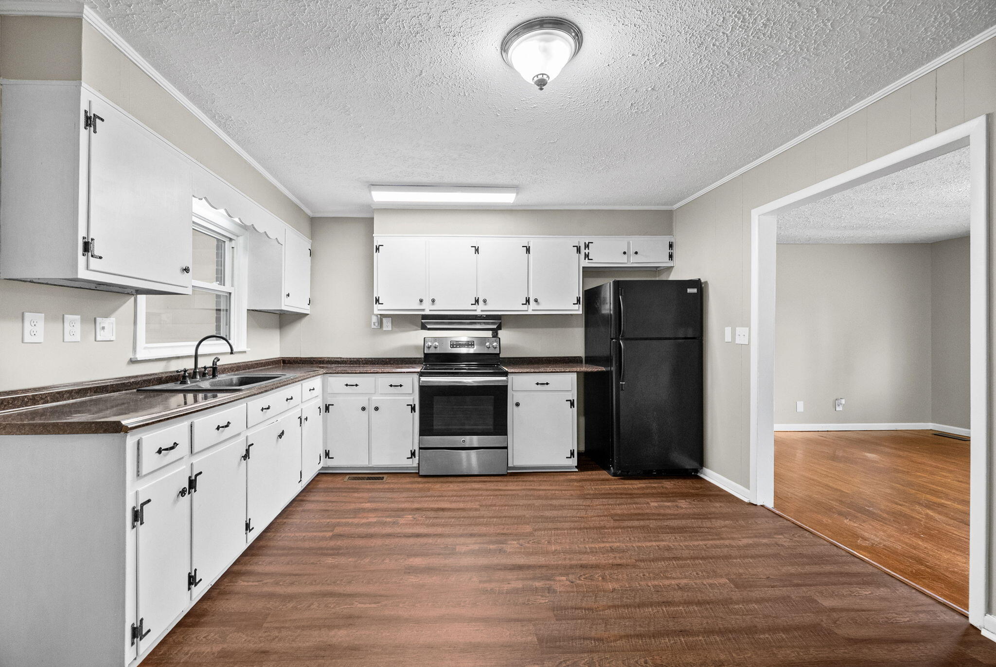 614 Sanderson Drive Property Photo 11
