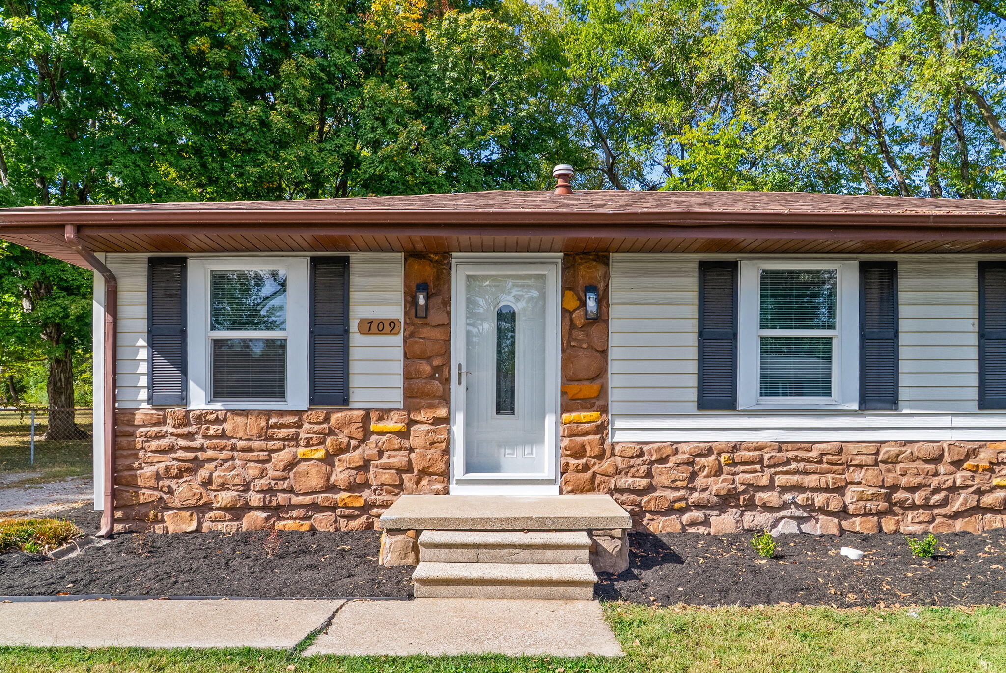 709 Ml Grn Court Property Photo 4