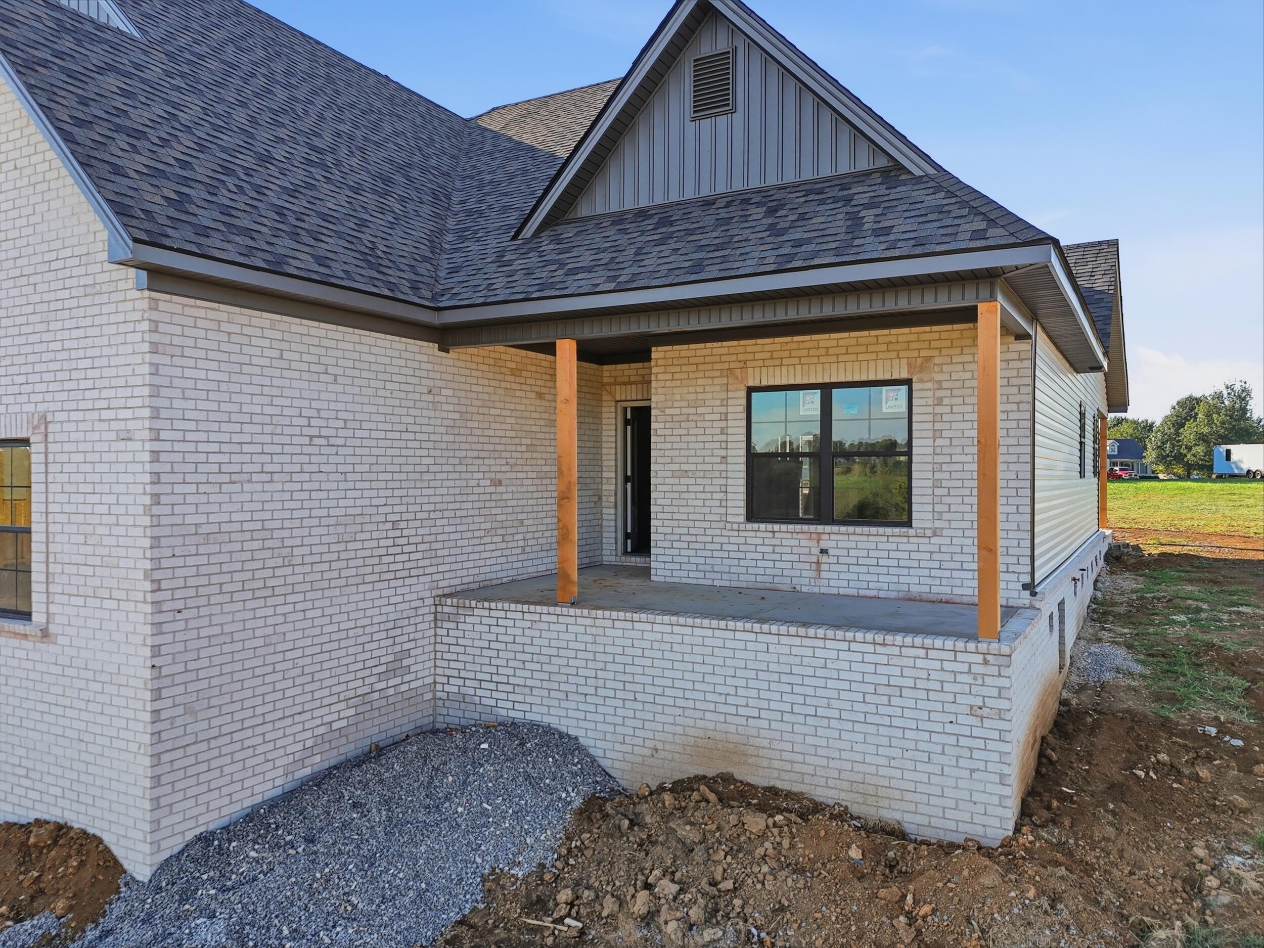 136 Lauren Lane Property Photo 4