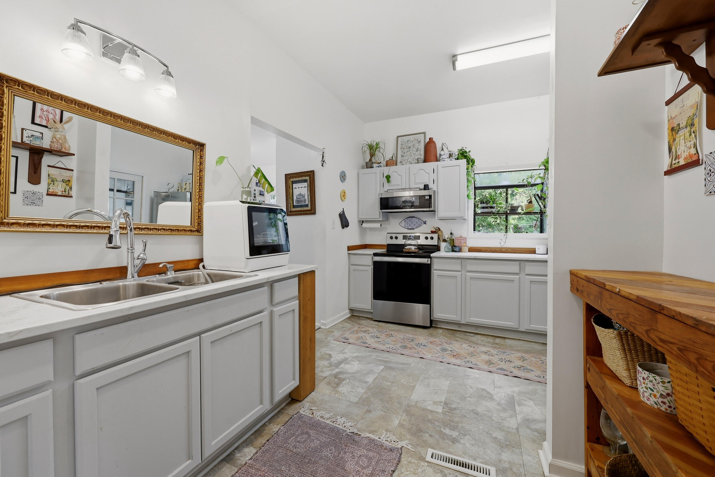 13 Euclid Avenue Property Photo 28