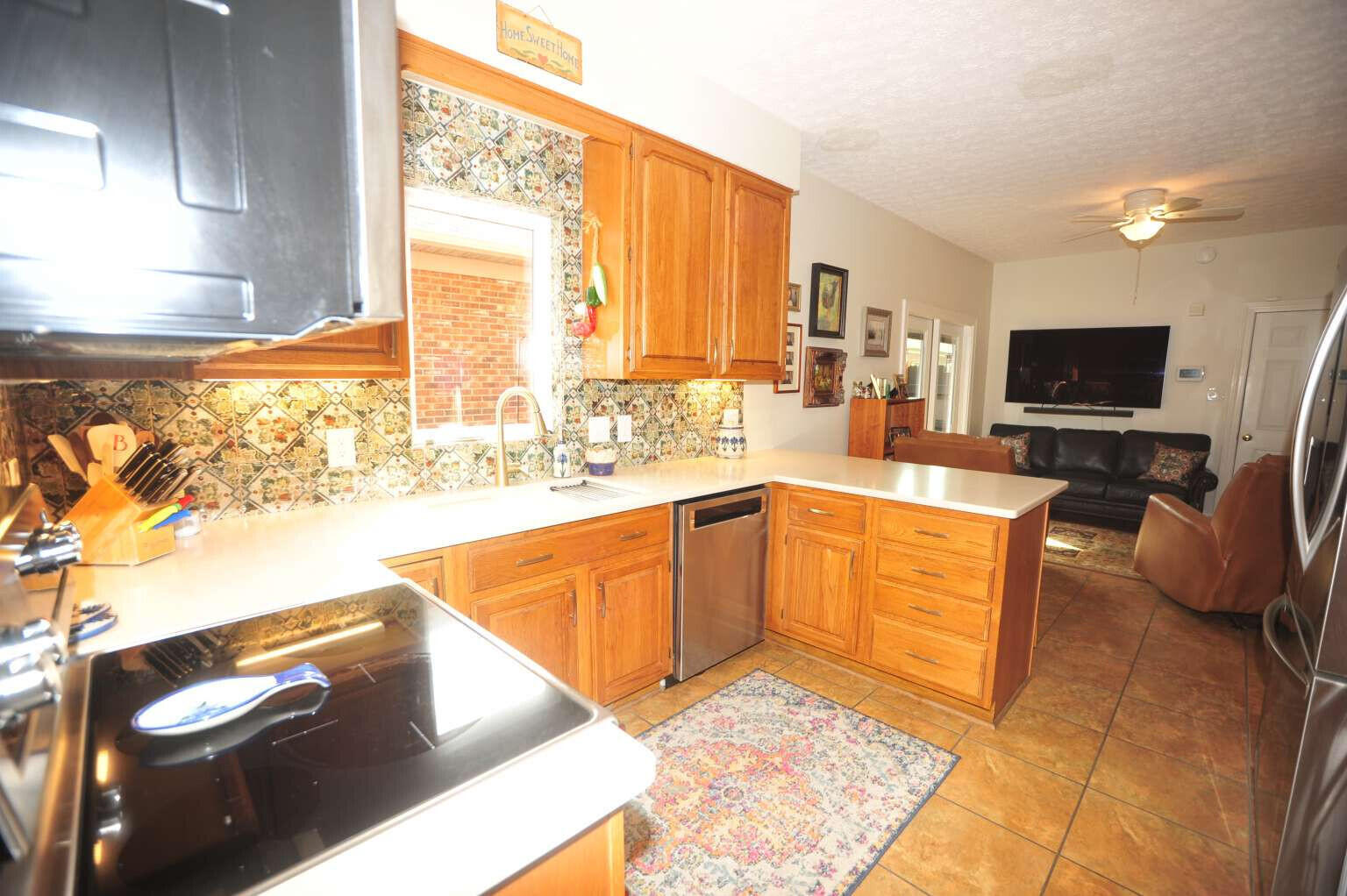 2046 Sussex Place Property Photo 8