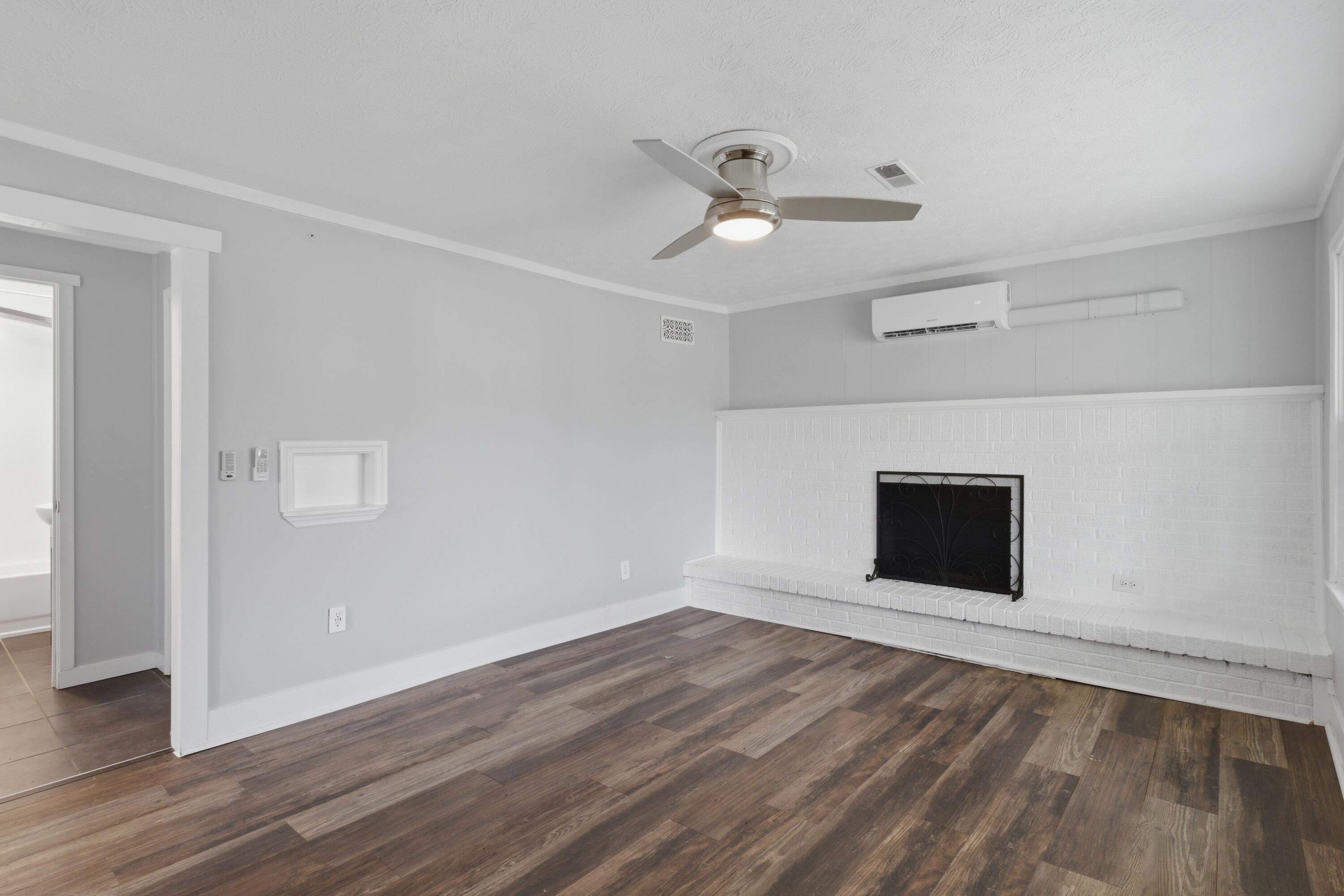 213 Irvine View Street Property Photo 4