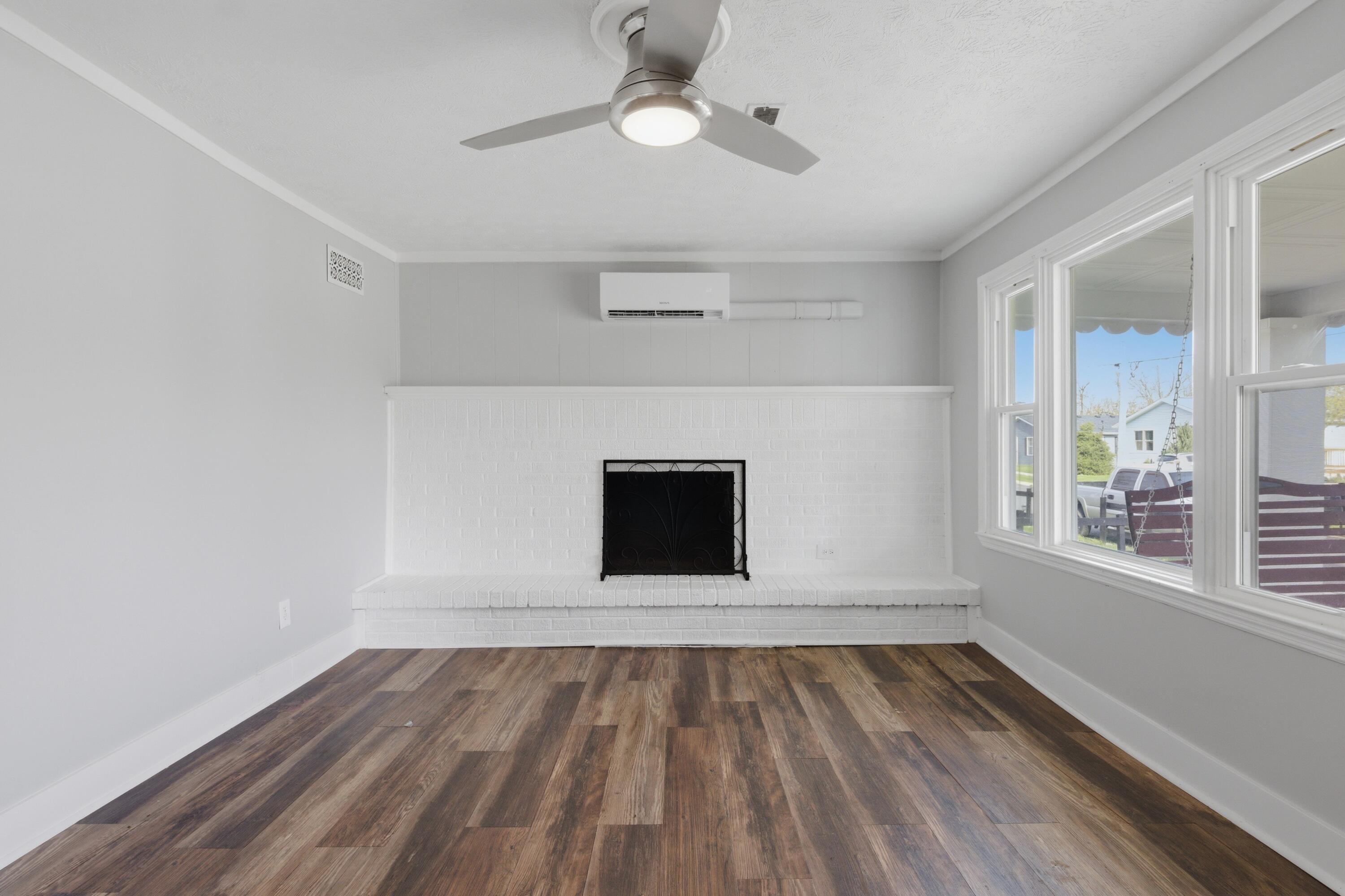 213 Irvine View Street Property Photo 5