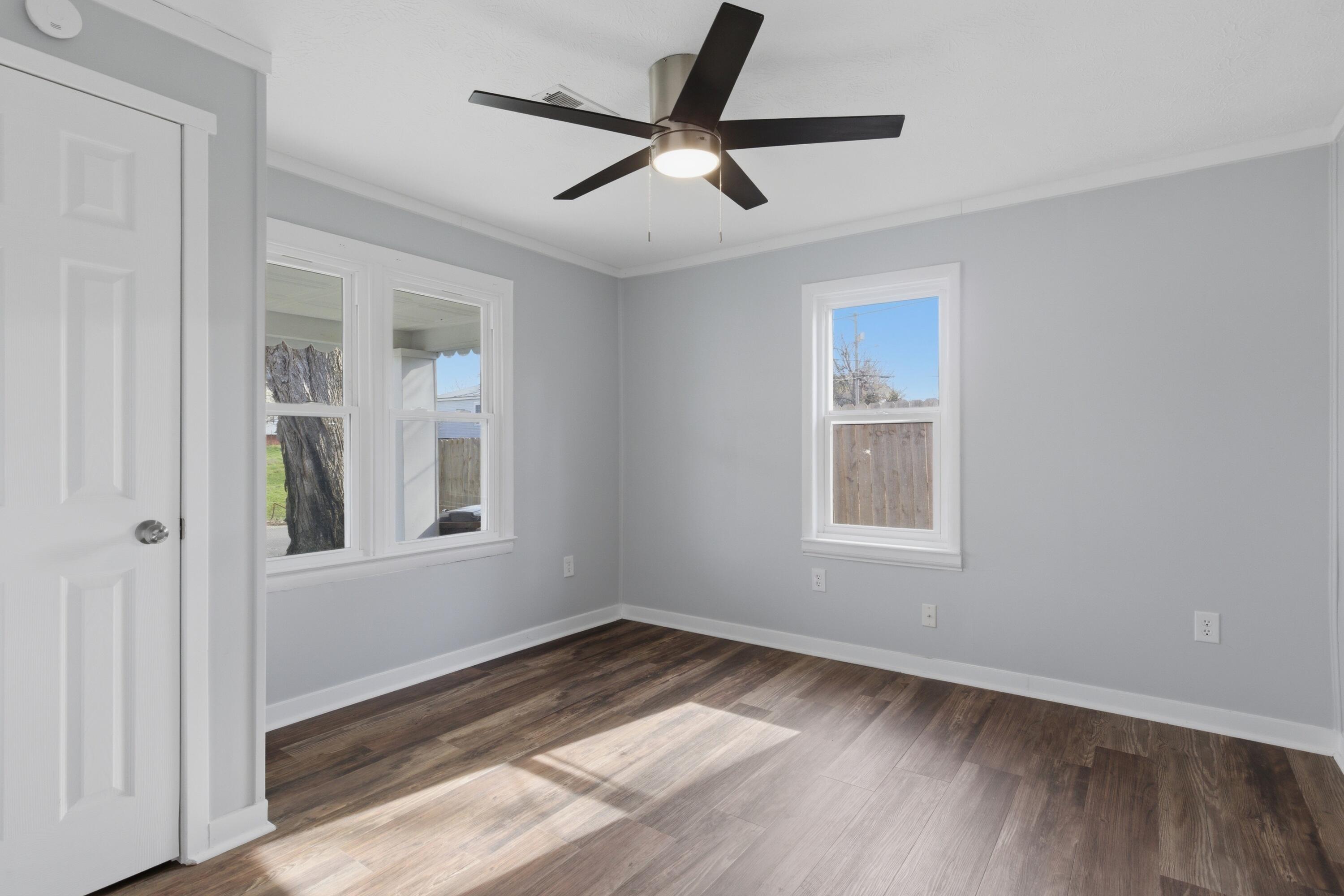 213 Irvine View Street Property Photo 6