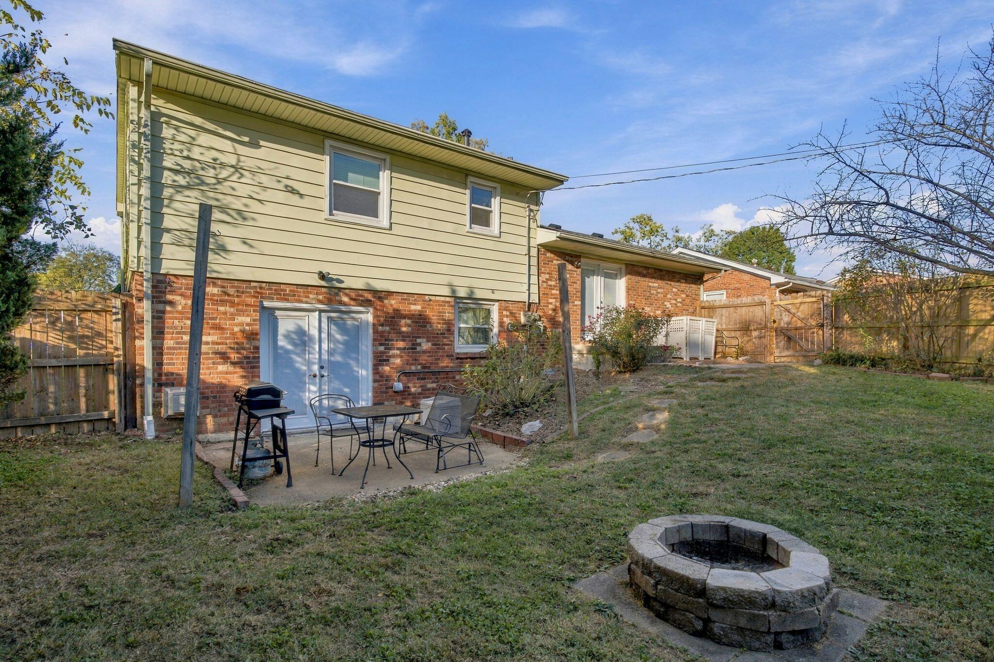 864 Pinkney Drive Property Photo 6