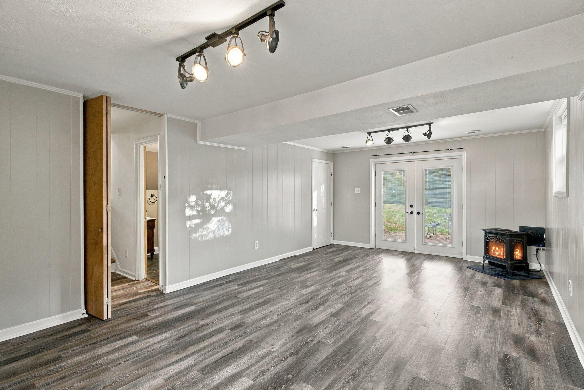 864 Pinkney Drive Property Photo 39