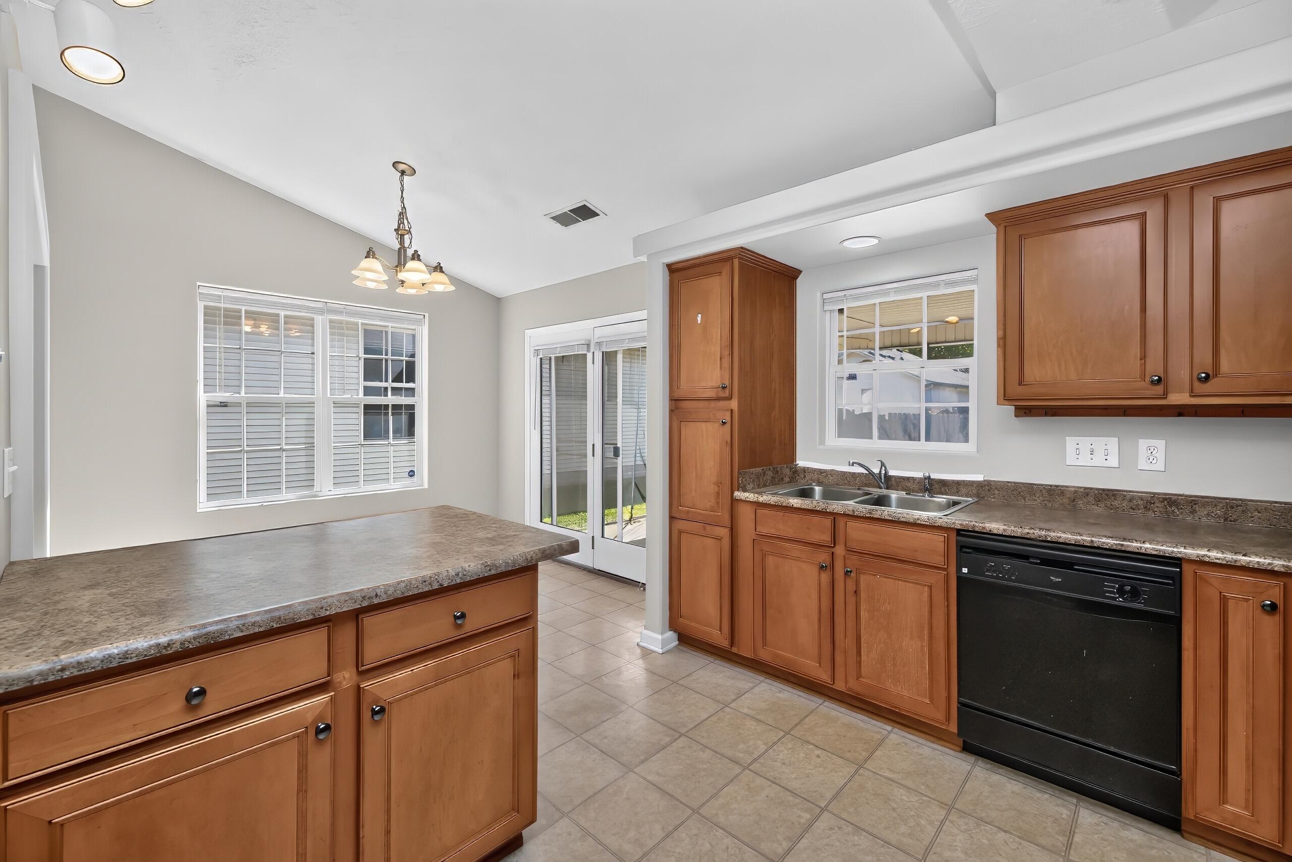 2708 Green Valley Court Property Photo 12