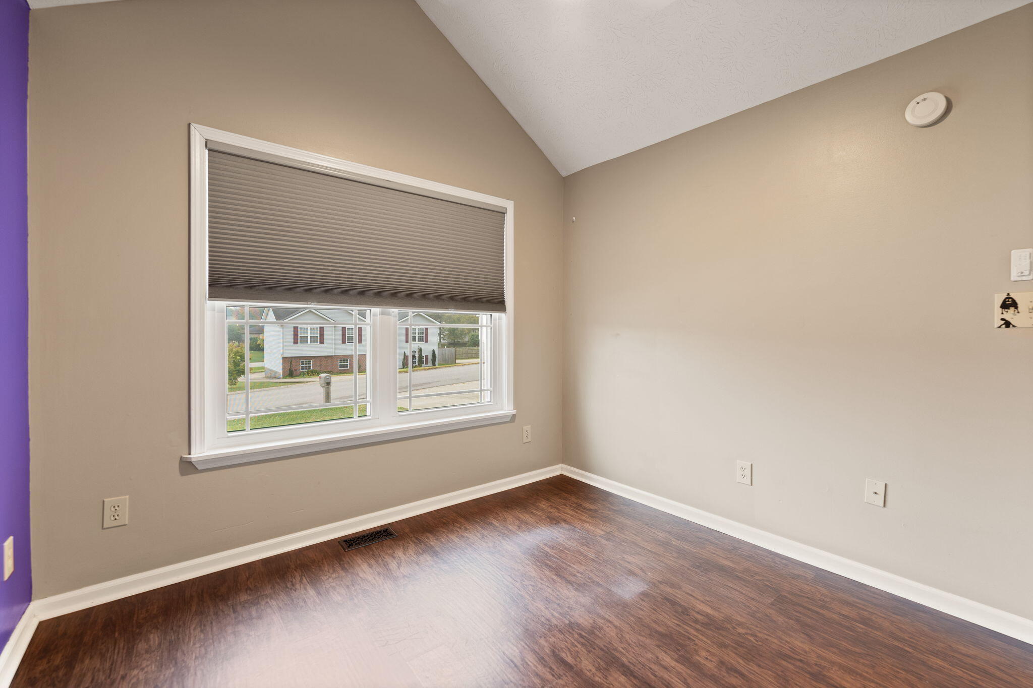102 Thomas Lane Property Photo 19