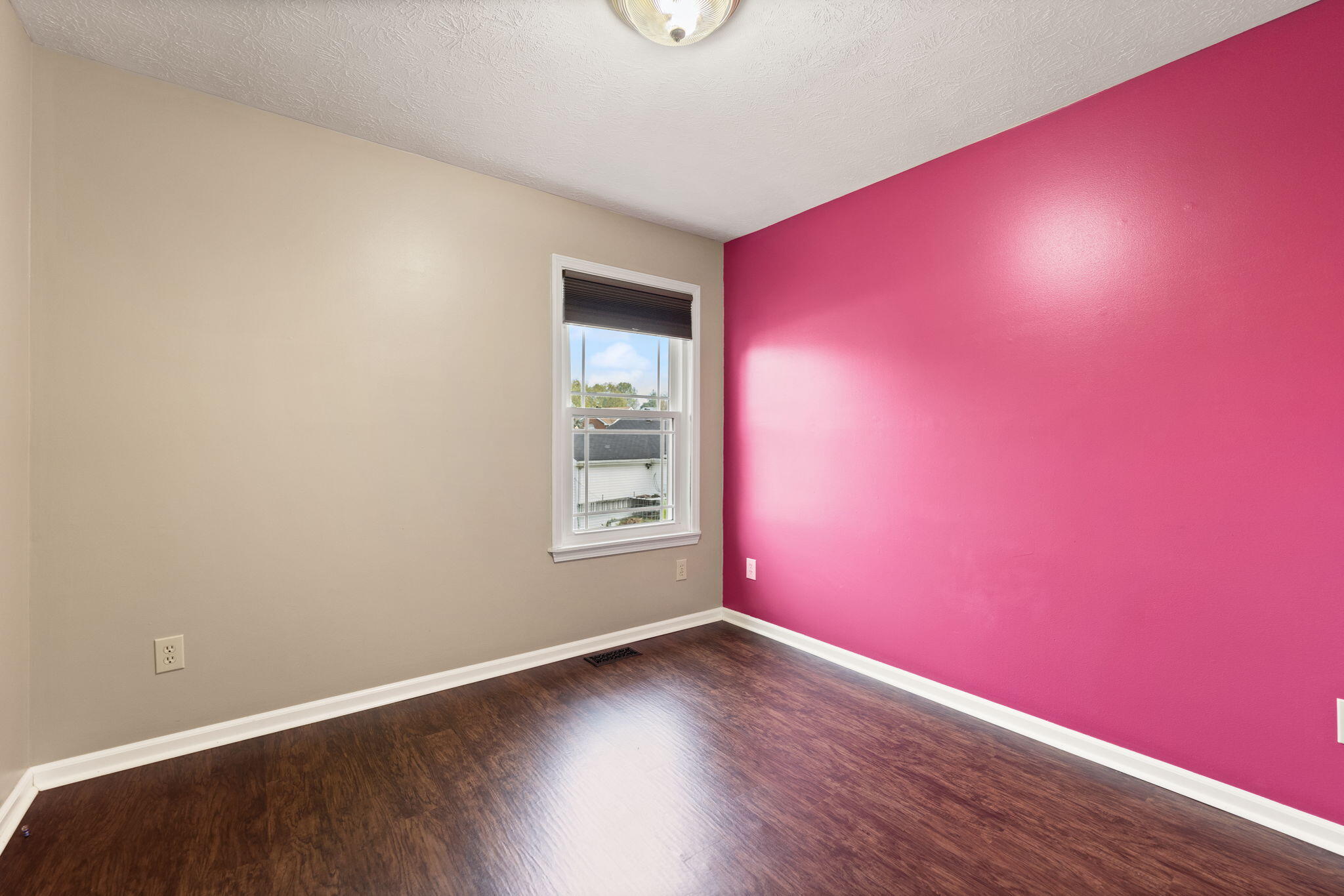 102 Thomas Lane Property Photo 21