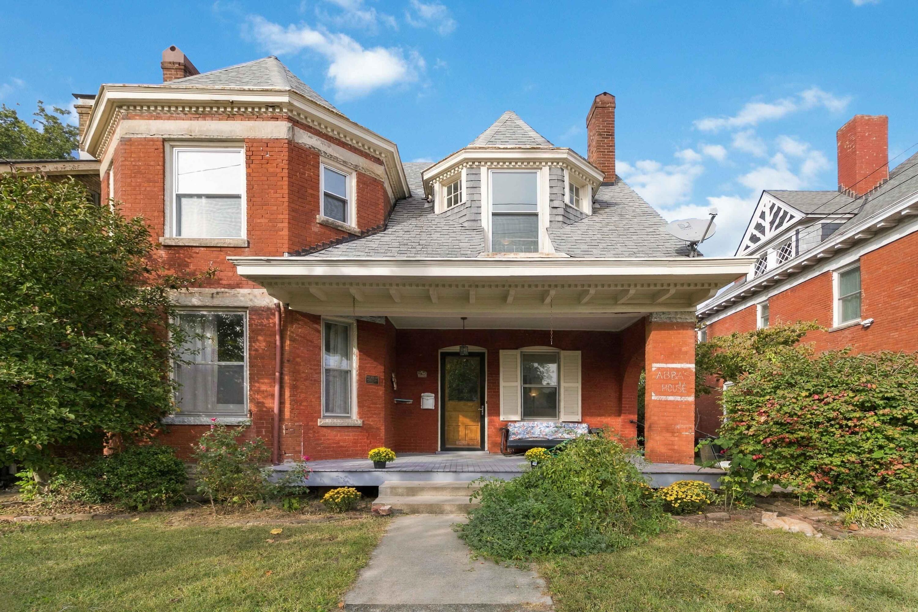 25 W Hickman Street Property Photo 1