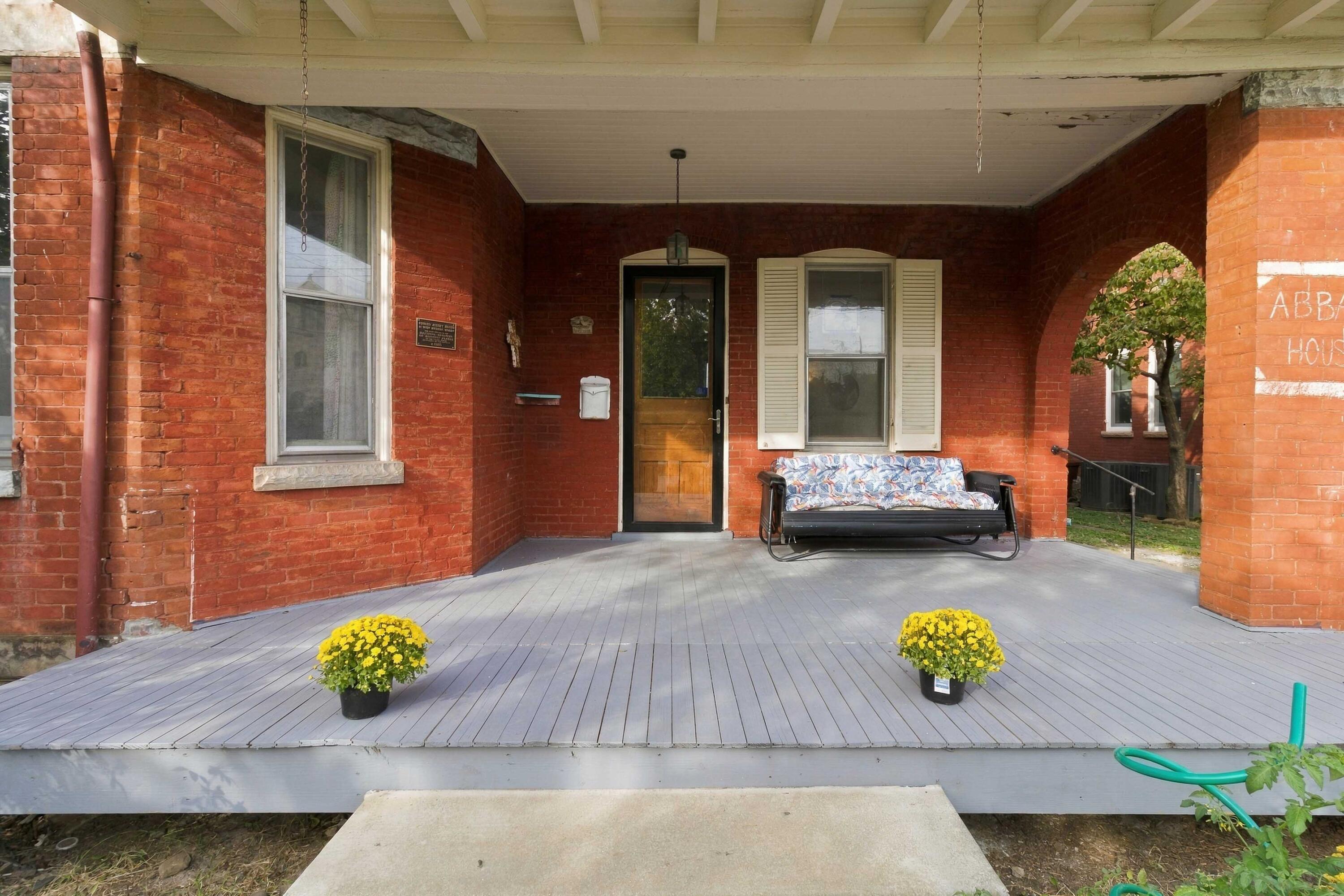 25 W Hickman Street Property Photo 5
