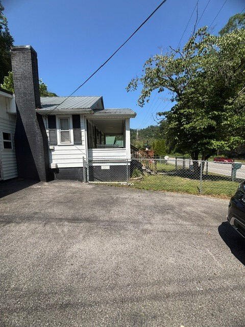 518 Town Mountain Road Property Photo 4