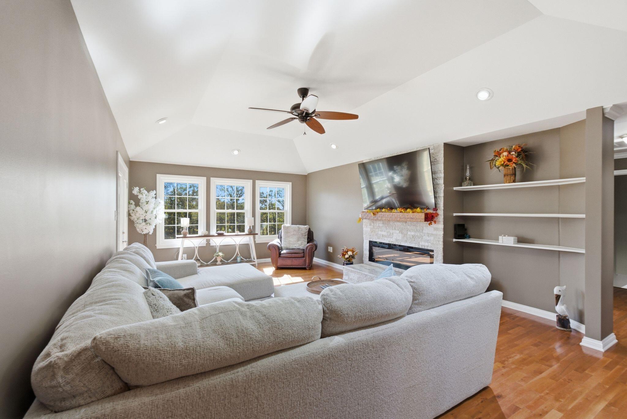 2511 Scotts Ferry Road Property Photo 10