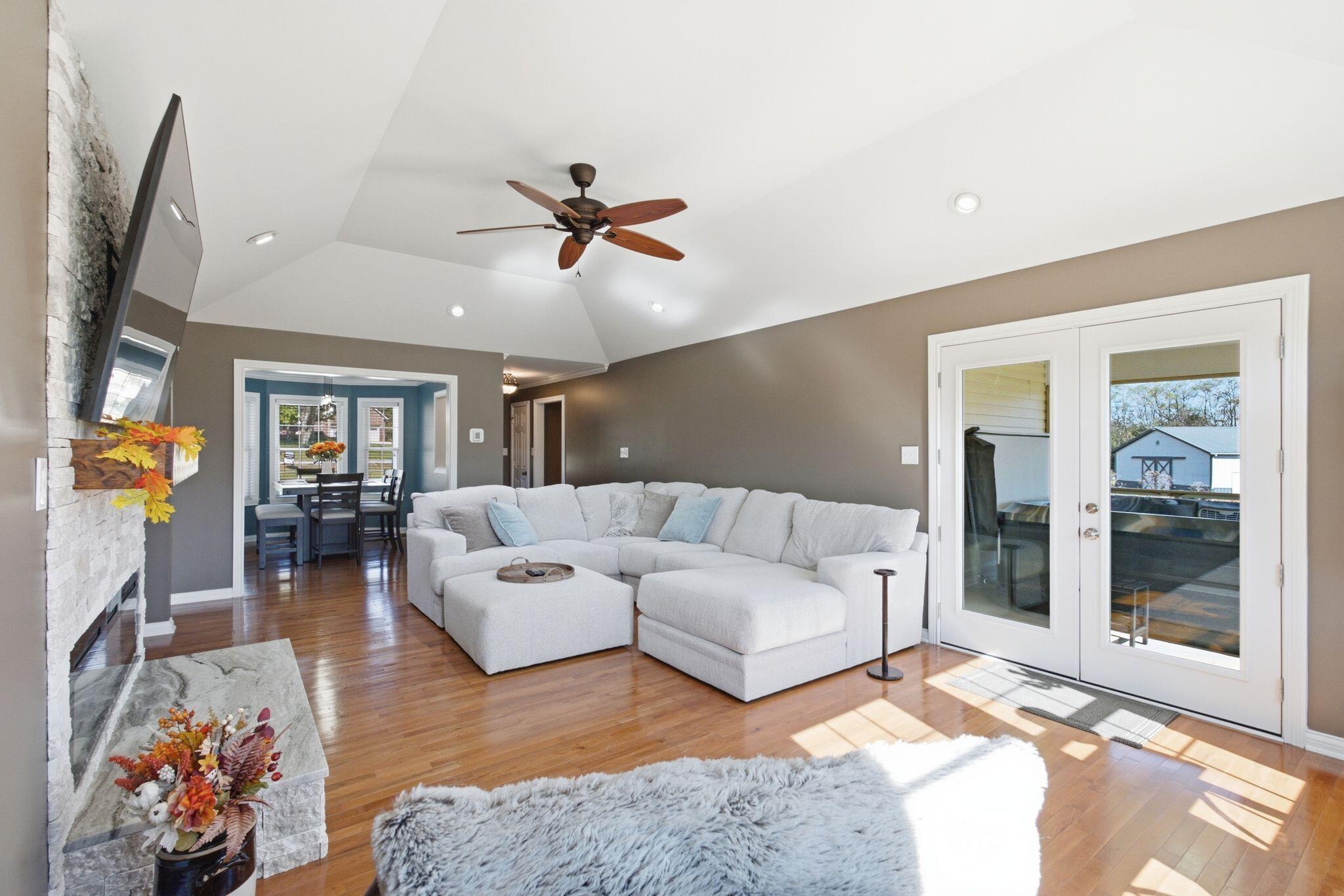 2511 Scotts Ferry Road Property Photo 11